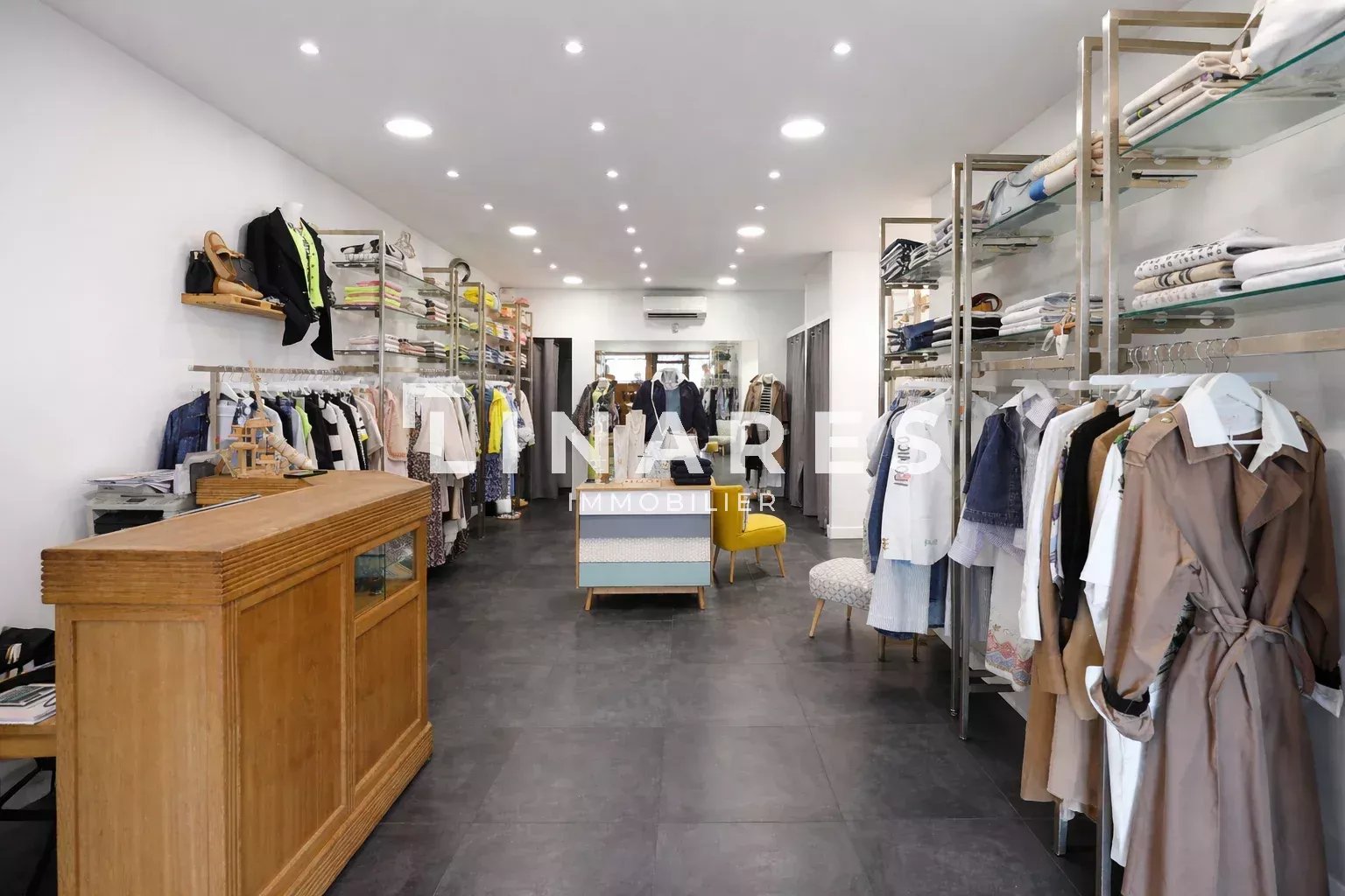 Rental Retail space Plan-de-Cuques