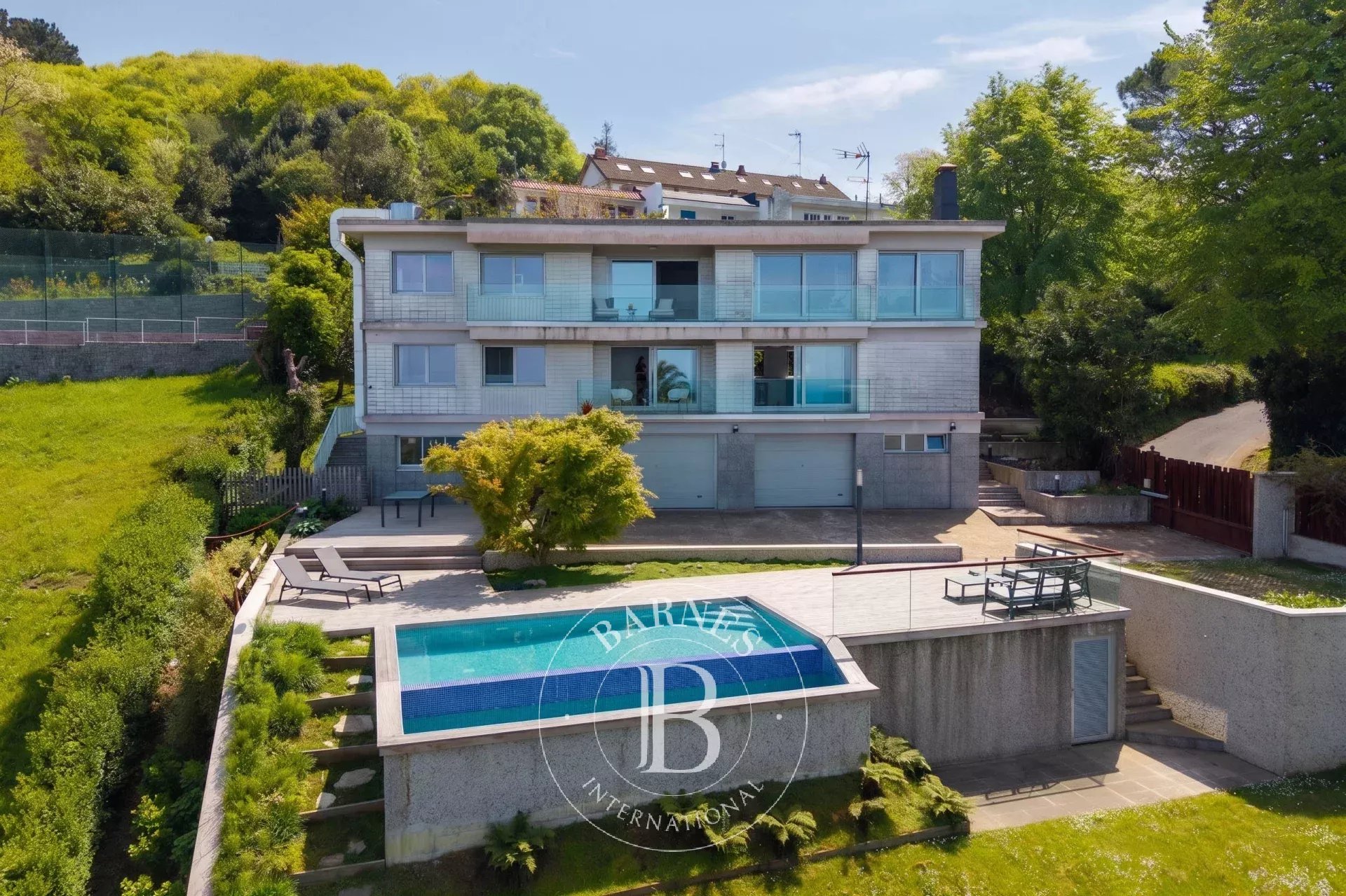 SAN SEBASTIÁN - Propiedad exclusiva con vistas panorámicas al mar