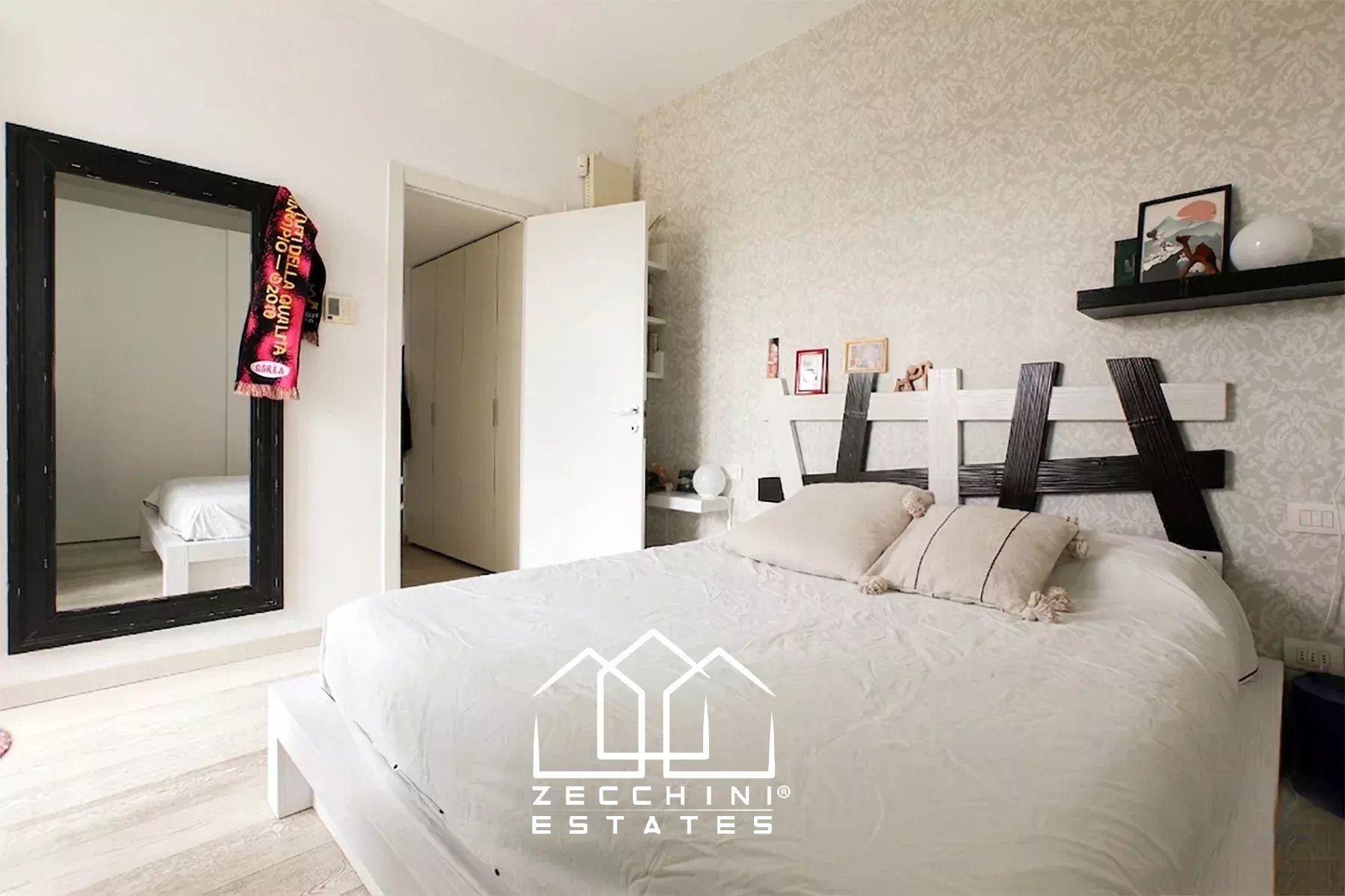 Pleasant one-bedroom with large terrace.