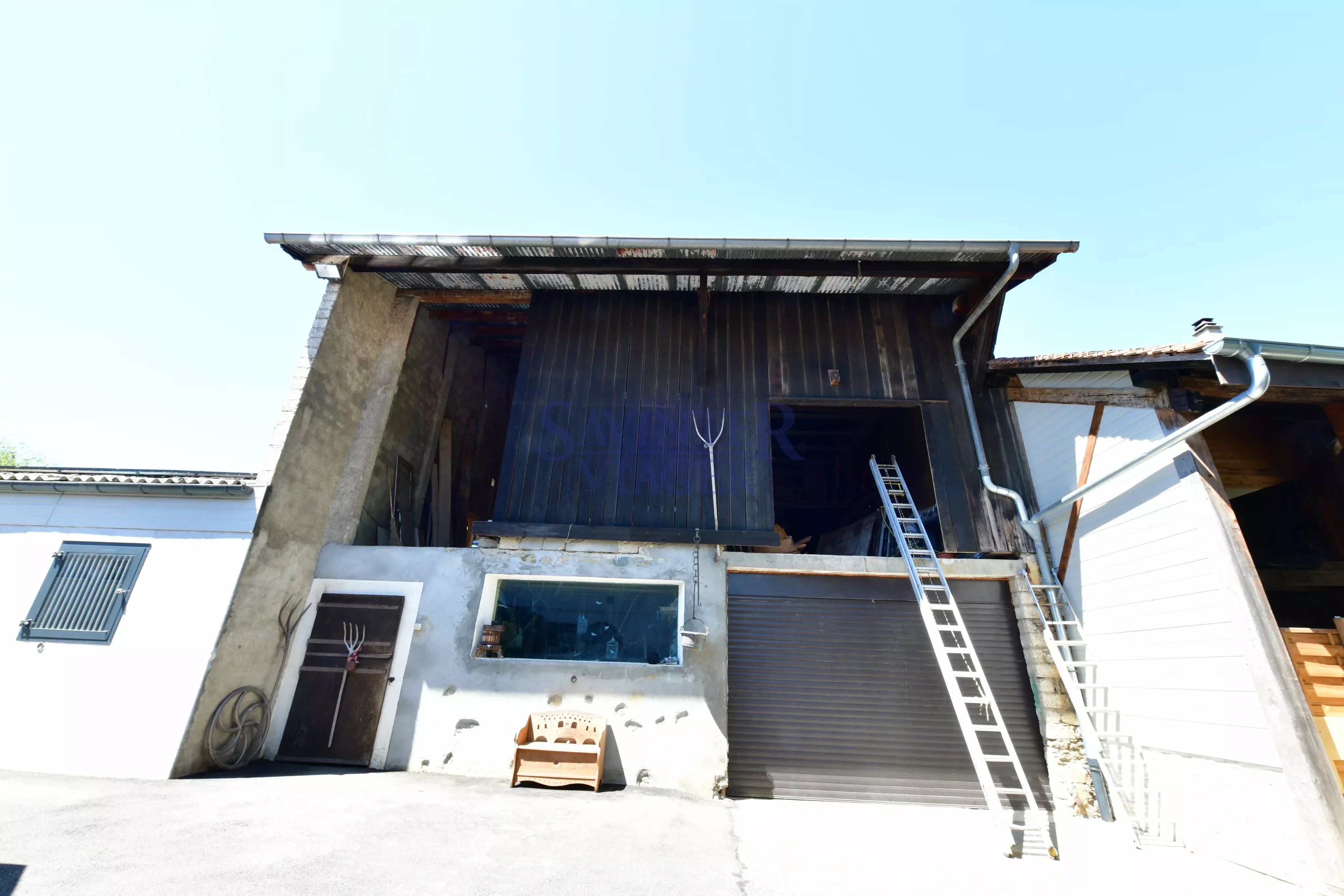 Demeure atypique avec installations équestres – Terrain de 16 832 m²