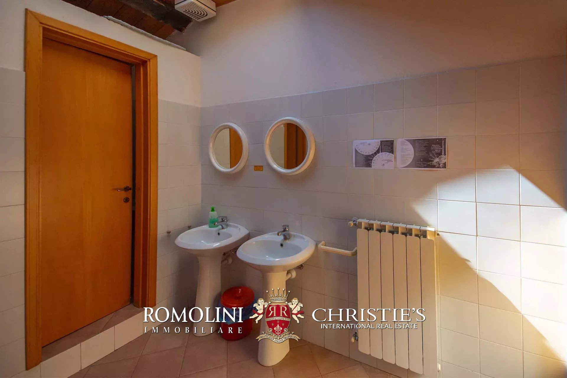 10 Bedroom Villa/Townhouse's Image 41