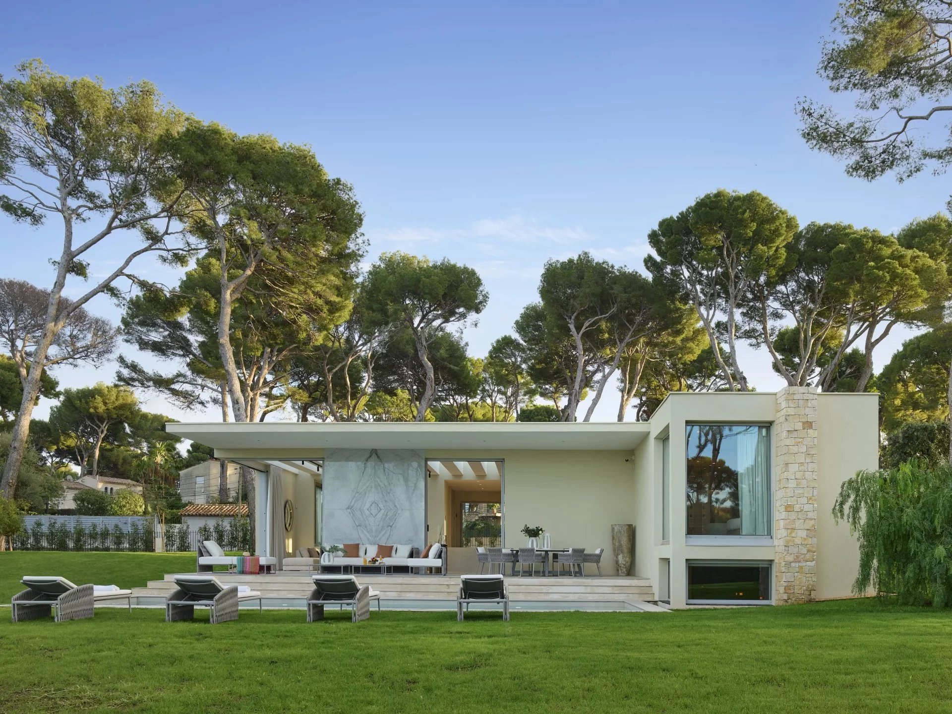 LUXUEUSE VILLA CONTEMPORAINE NEUVE - CAP D'ANTIBES