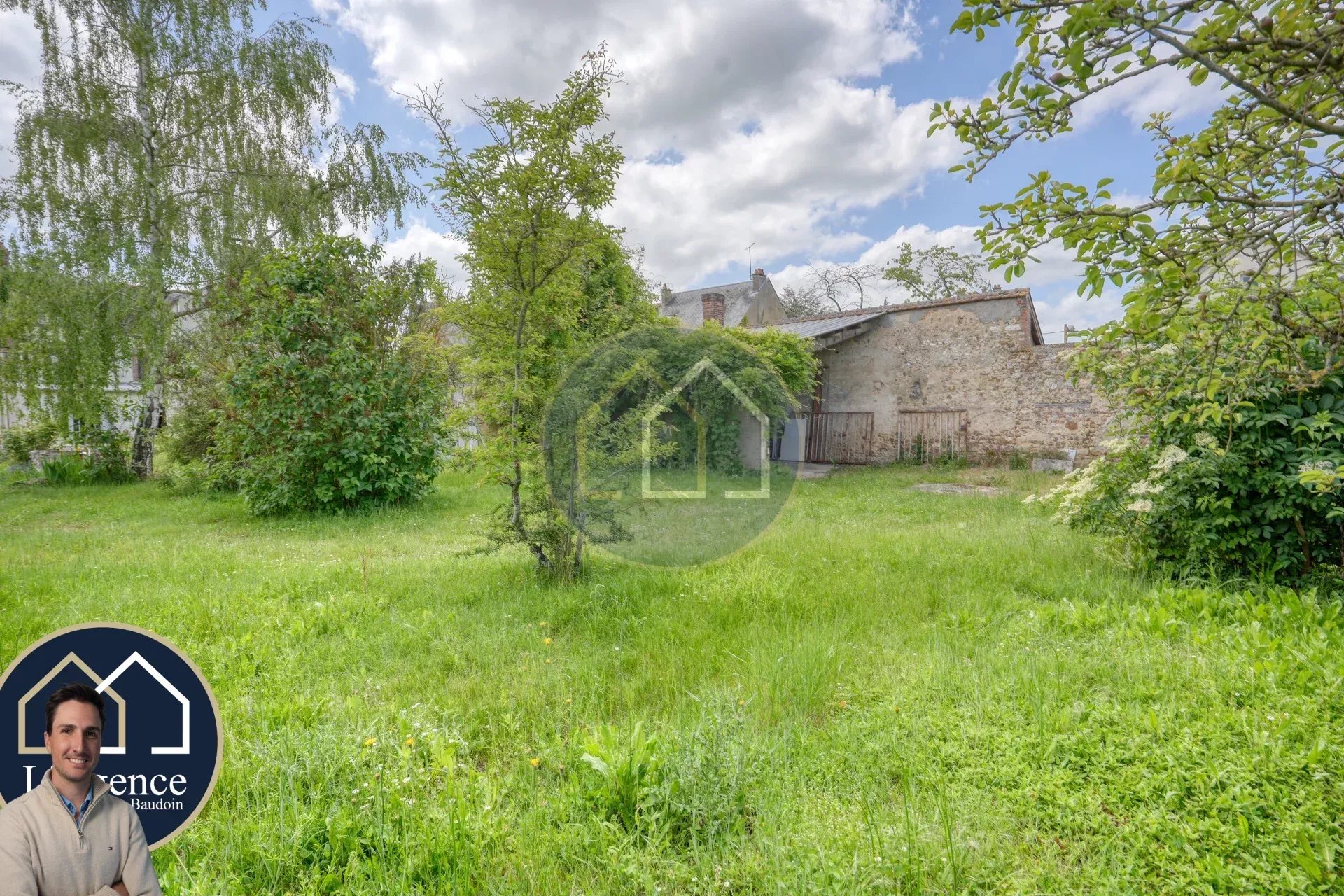 MAISON DE CHARME 210 M² - FORT POTENTIEL POUR MAISON DE FAMILLE OU INVESTISSEMENT - TERRAIN 995 M²