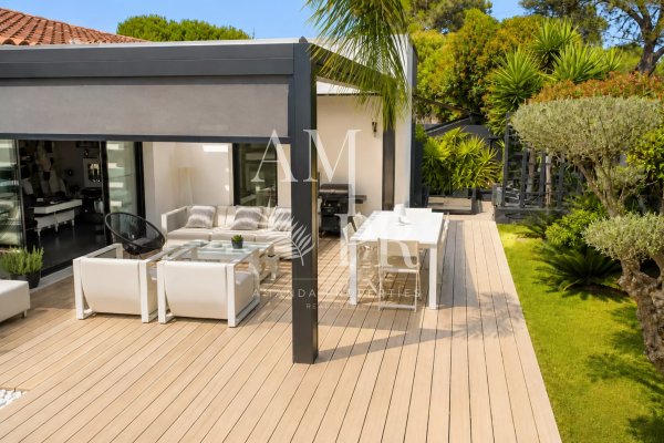 Elegant, single-story contemporary home with a pool in Mougins — photo 7