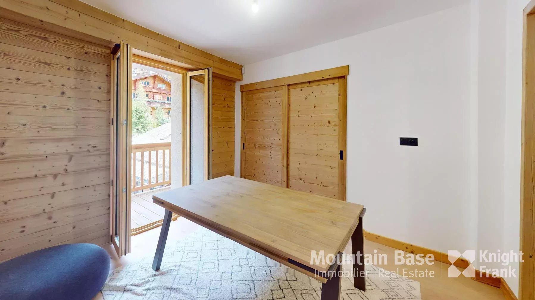 Photo of New 3-bedroom duplex apartment with cabin ideally located