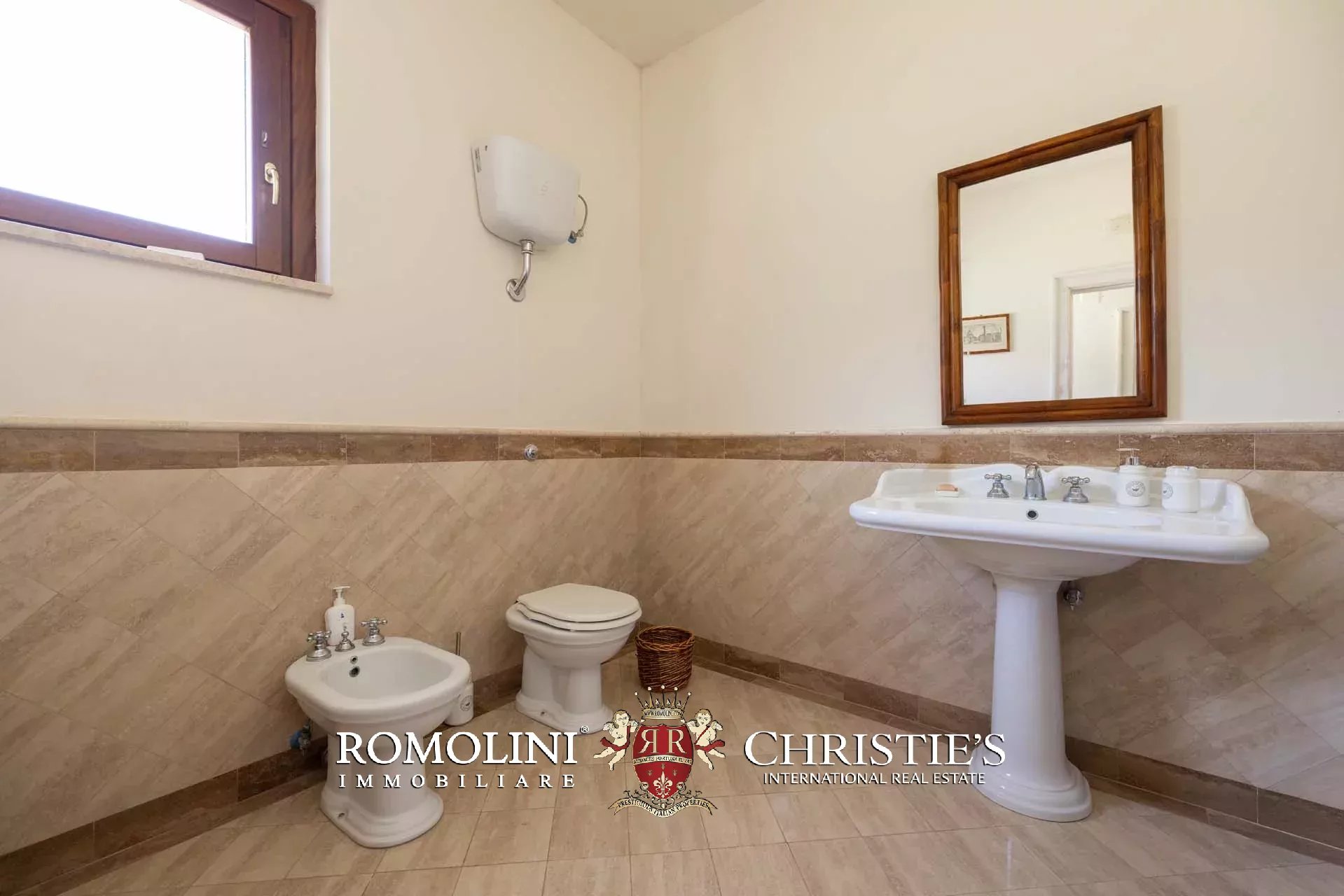 7 Bedroom Villa/Townhouse's Image 81