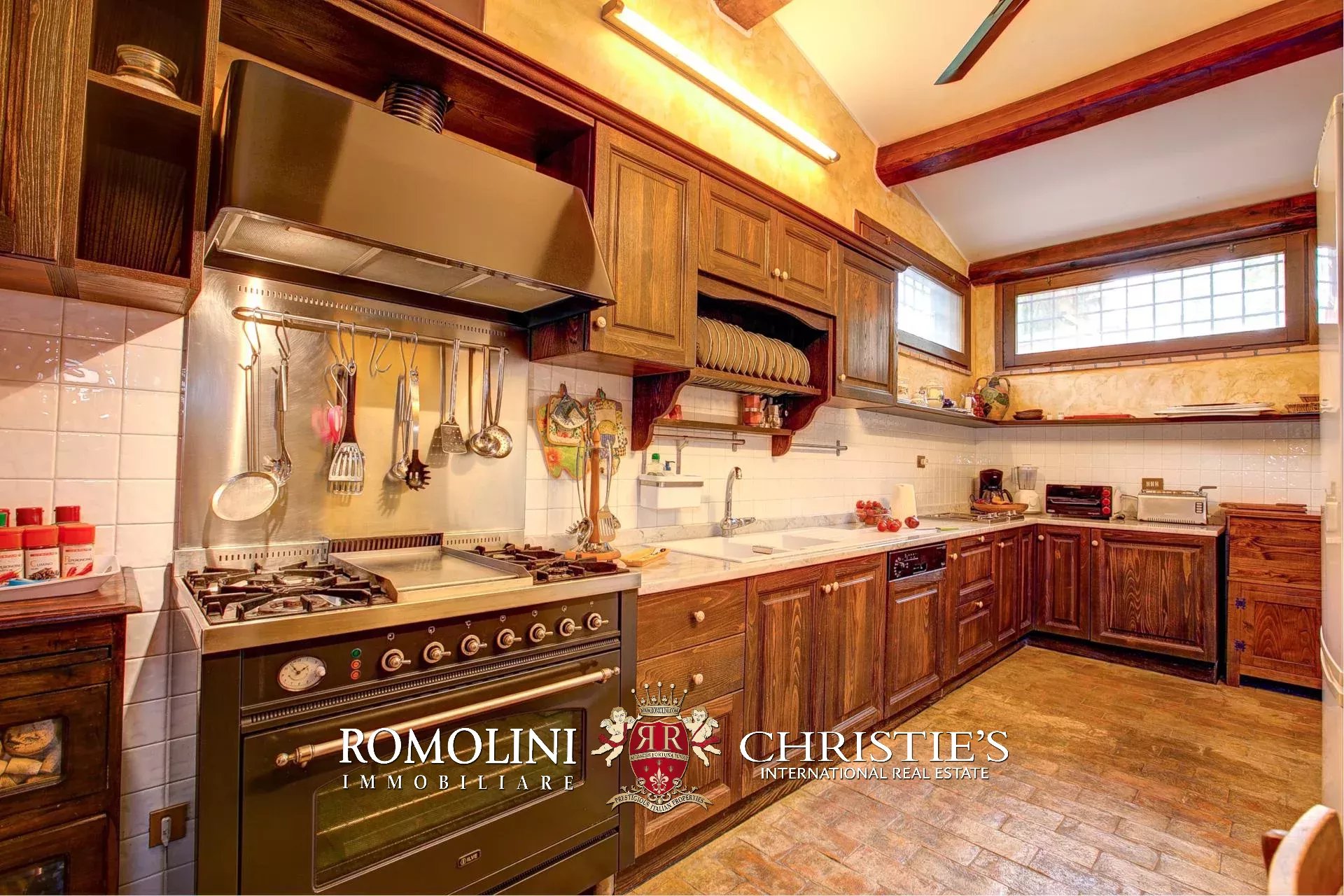 5 Bedroom Villa/Townhouse's Image 24