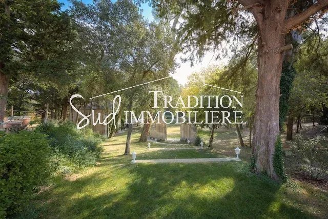 UN CHATEAU AU COEUR DES ALPILLES