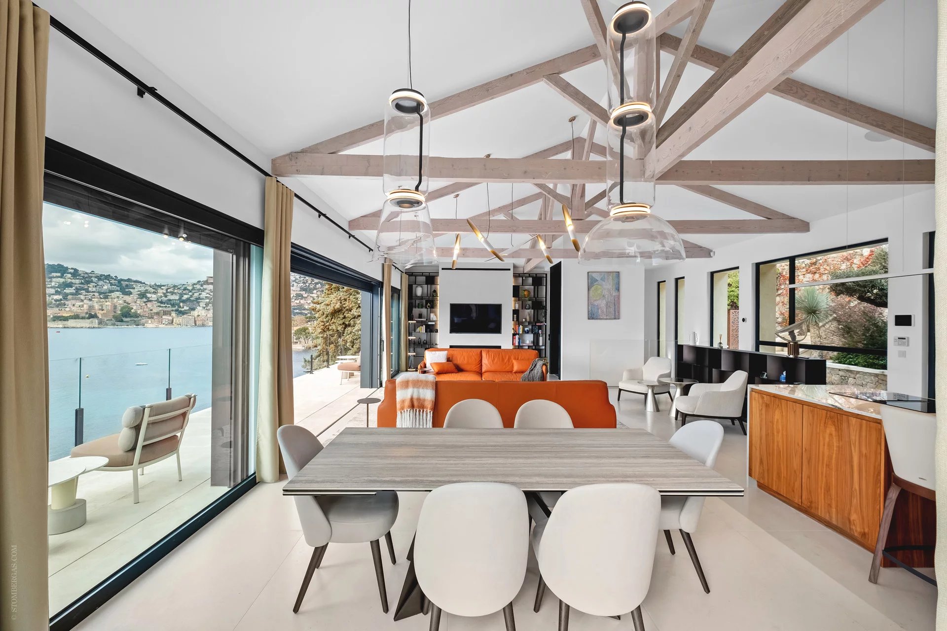 Design de bon goût avec vue panoramique sur la baie de Villefranche