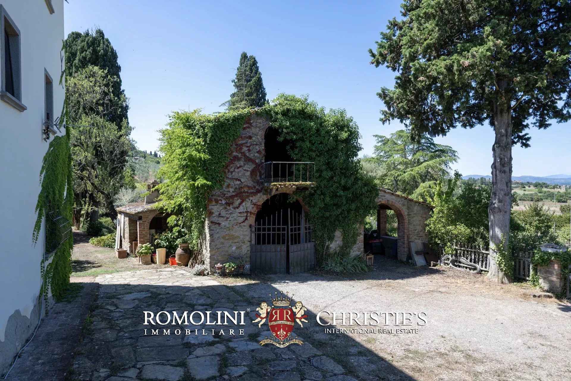 8 Bedroom Villa/Townhouse's Image 29