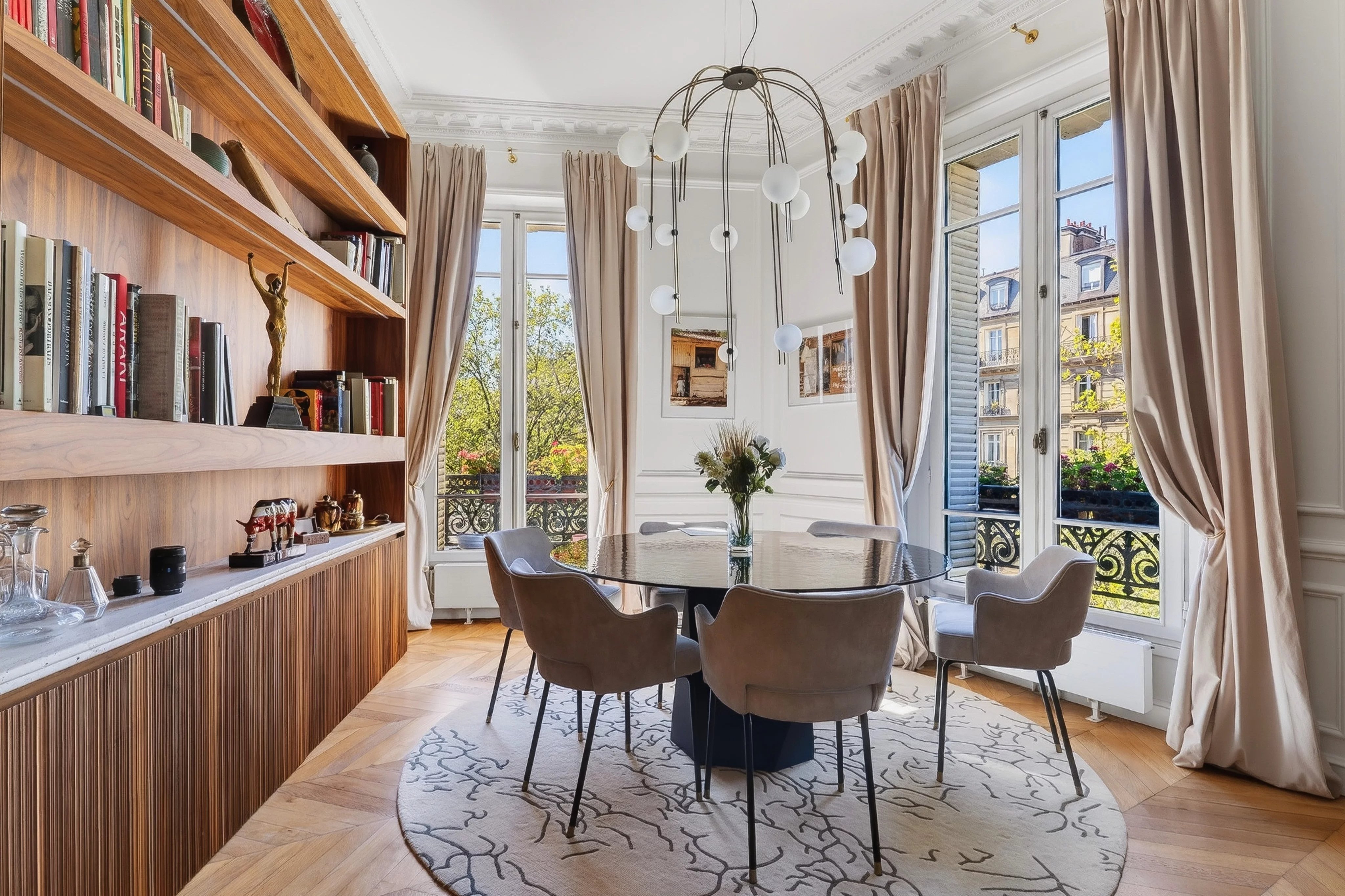 Boulevard de Courcelles/Parc Monceau - Superbe appartement familial situé en angle