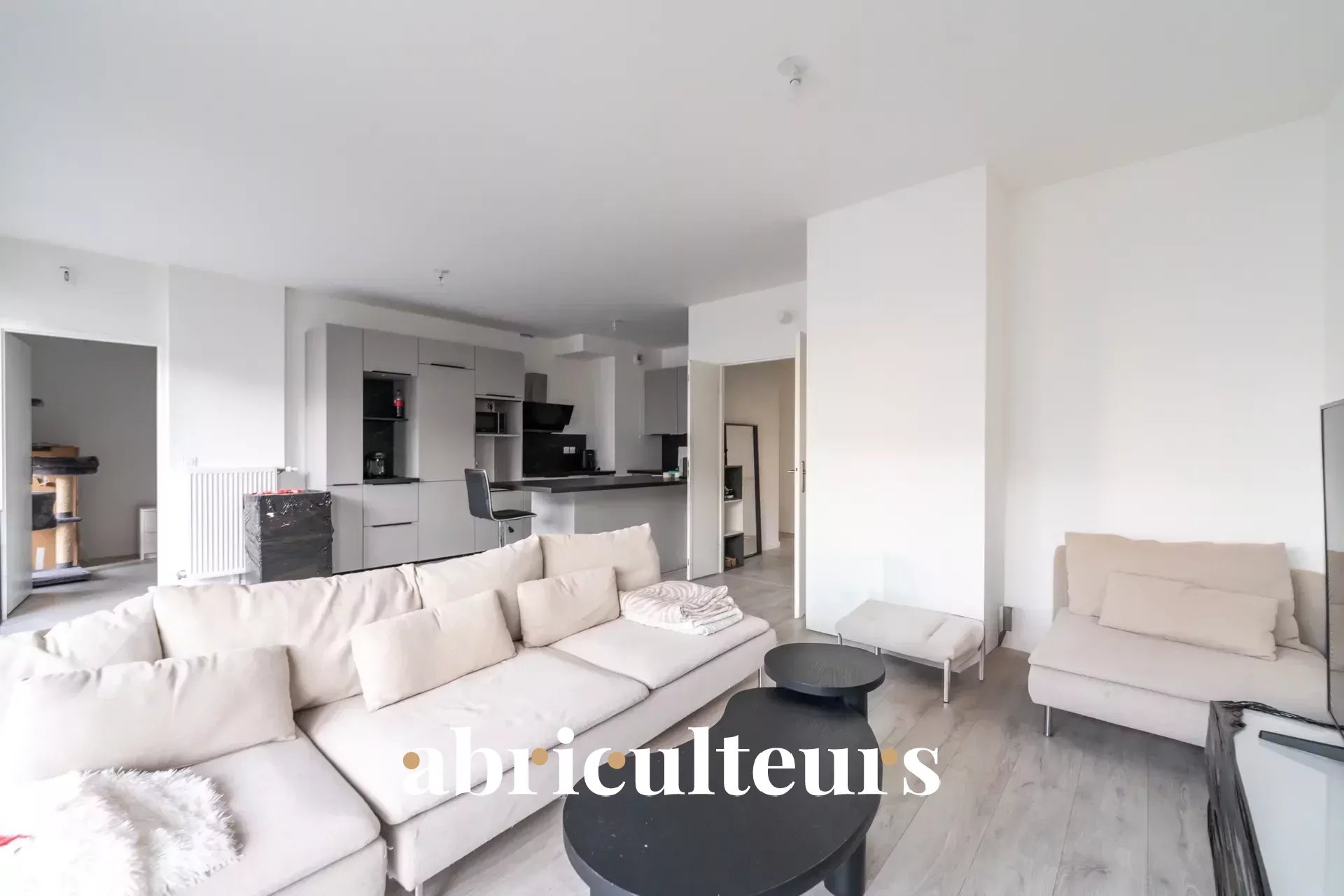 Appartement 4 pièces de 89 m2 en vente à Colombes - Idéal pour familles.