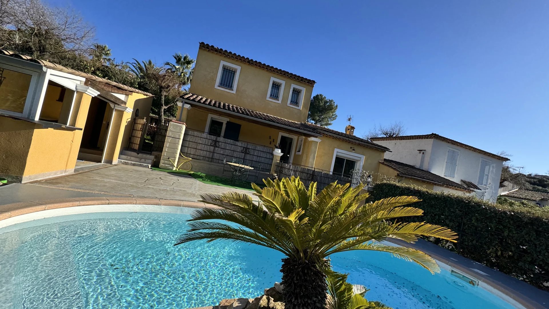 Villa avec piscine et garage