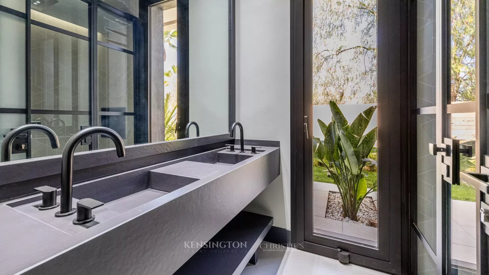 4 Bedroom Villa/Townhouse's Image 11