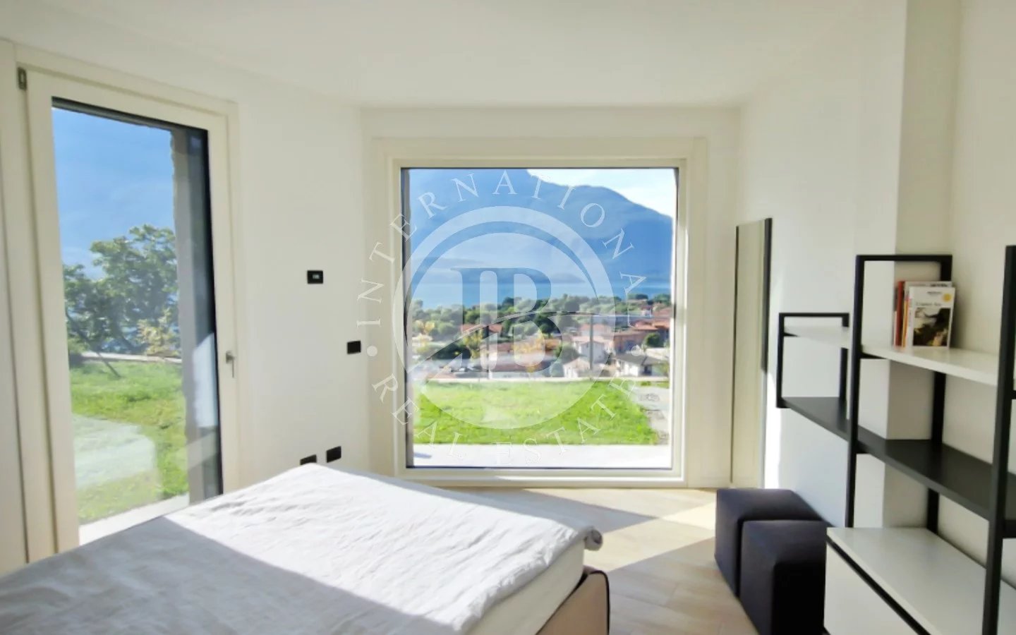 Apartment in Domaso - Image 3