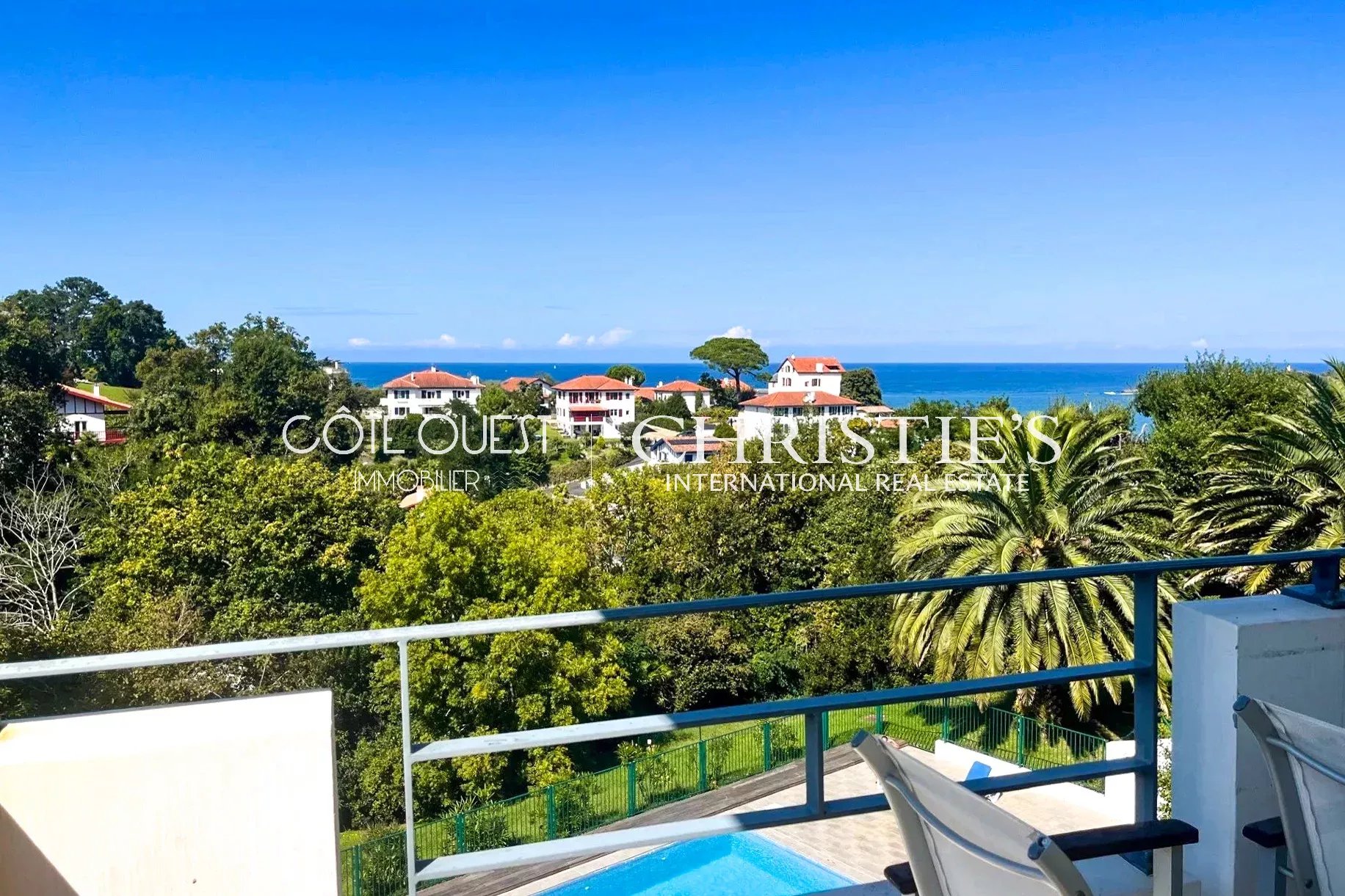 For sale Ciboure - A 3-room apartment enjoying an ocean view