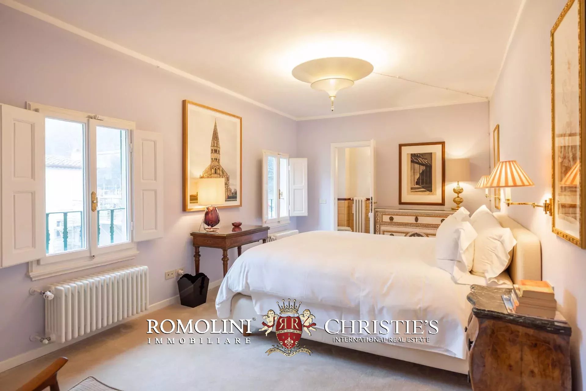 PRACHTVOLLER RESTAURIERTER PALAZZO MIT BLICK AUF DAS HISTORISCHE ZENTRUM VON FLORENZ ZU VERKAUFEN