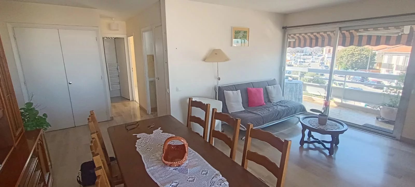 Agréable deux pièces, dernier étage,  à 2 pas de la mer