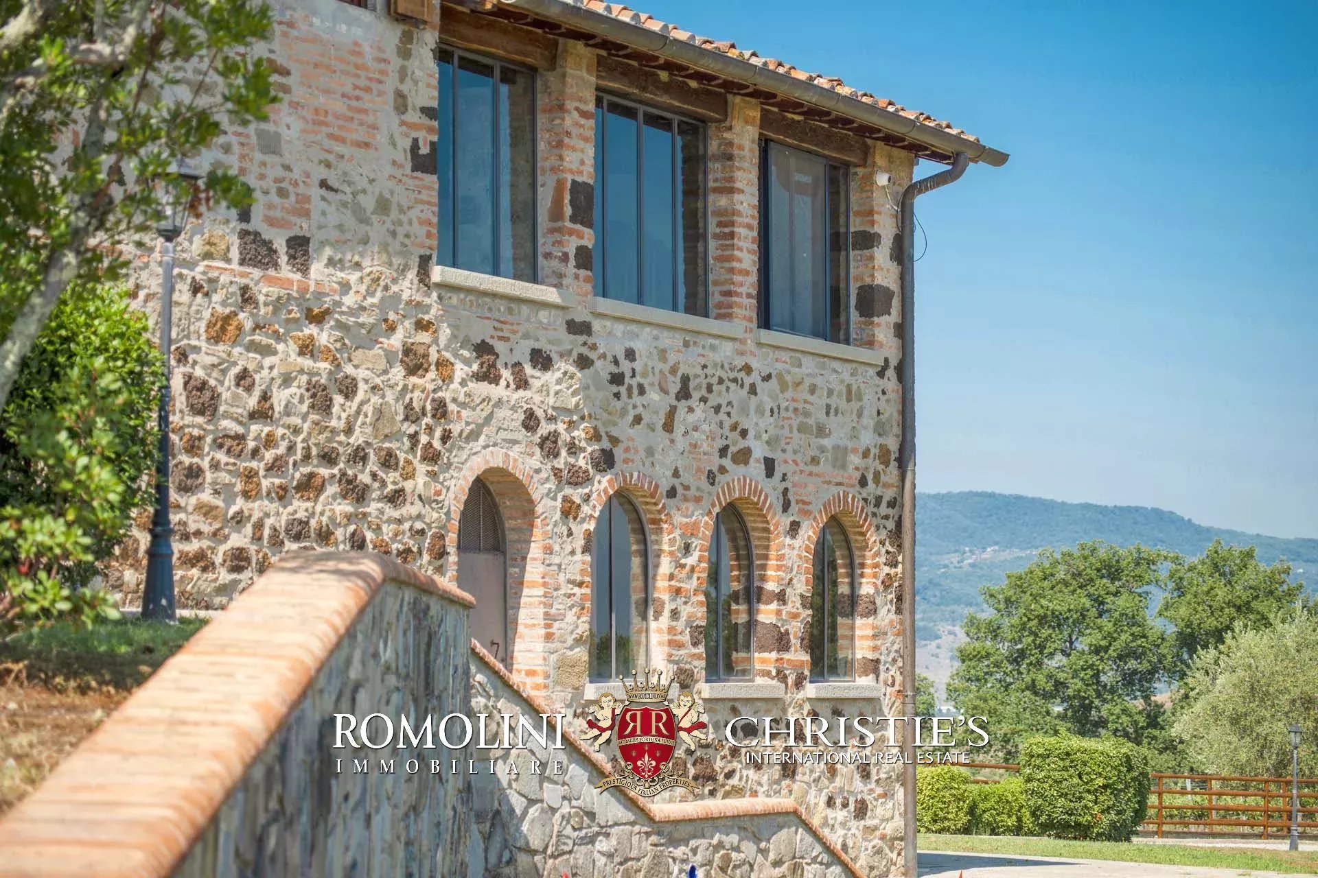 4 Bedroom Vineyard's Image 7
