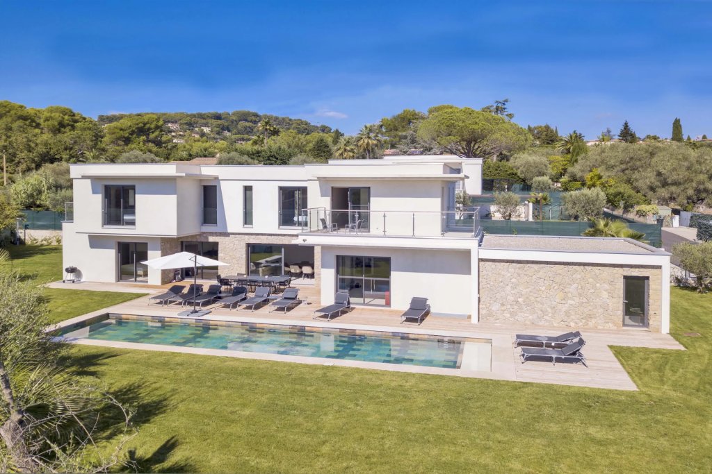 Villa for sale in Mougins — Contemporary Mougins Villa for sale with Pool area
