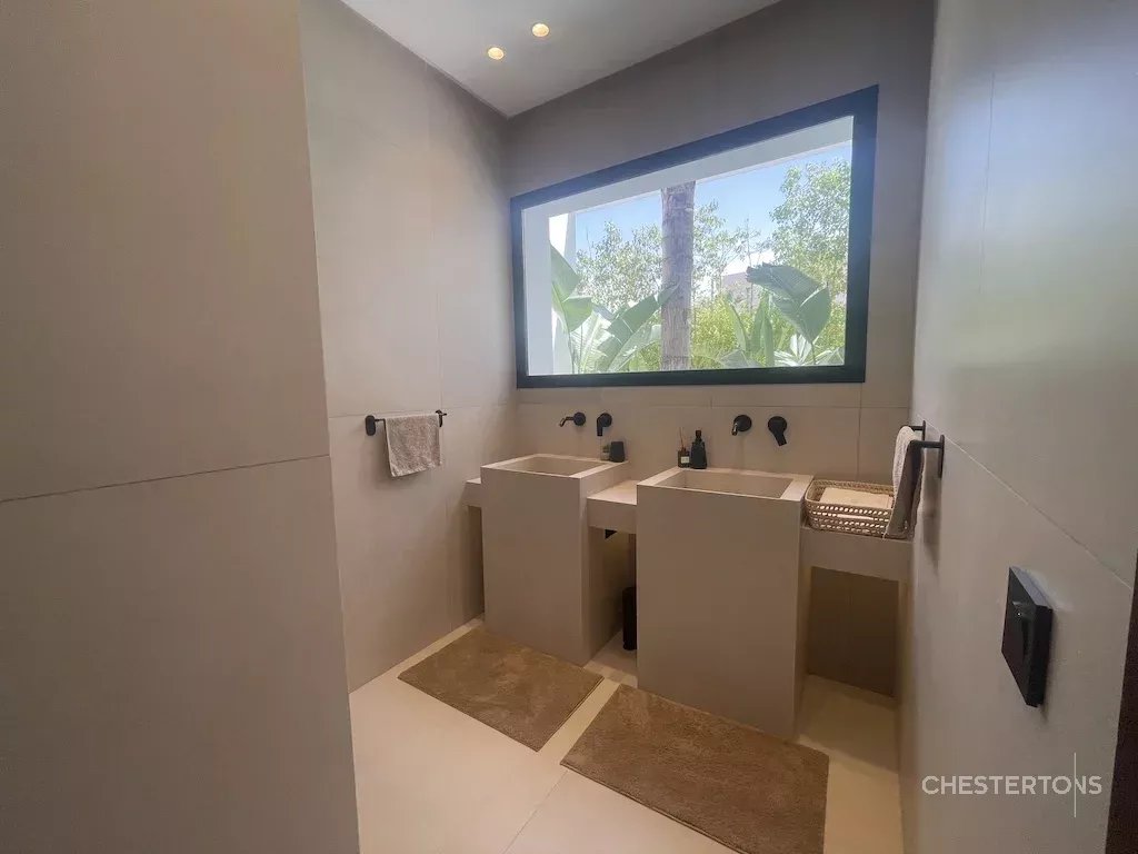  Image of Villa - 5 Bedrooms for Sale in Marrakech-Ménara-Marrakech-Morocco, Image 9