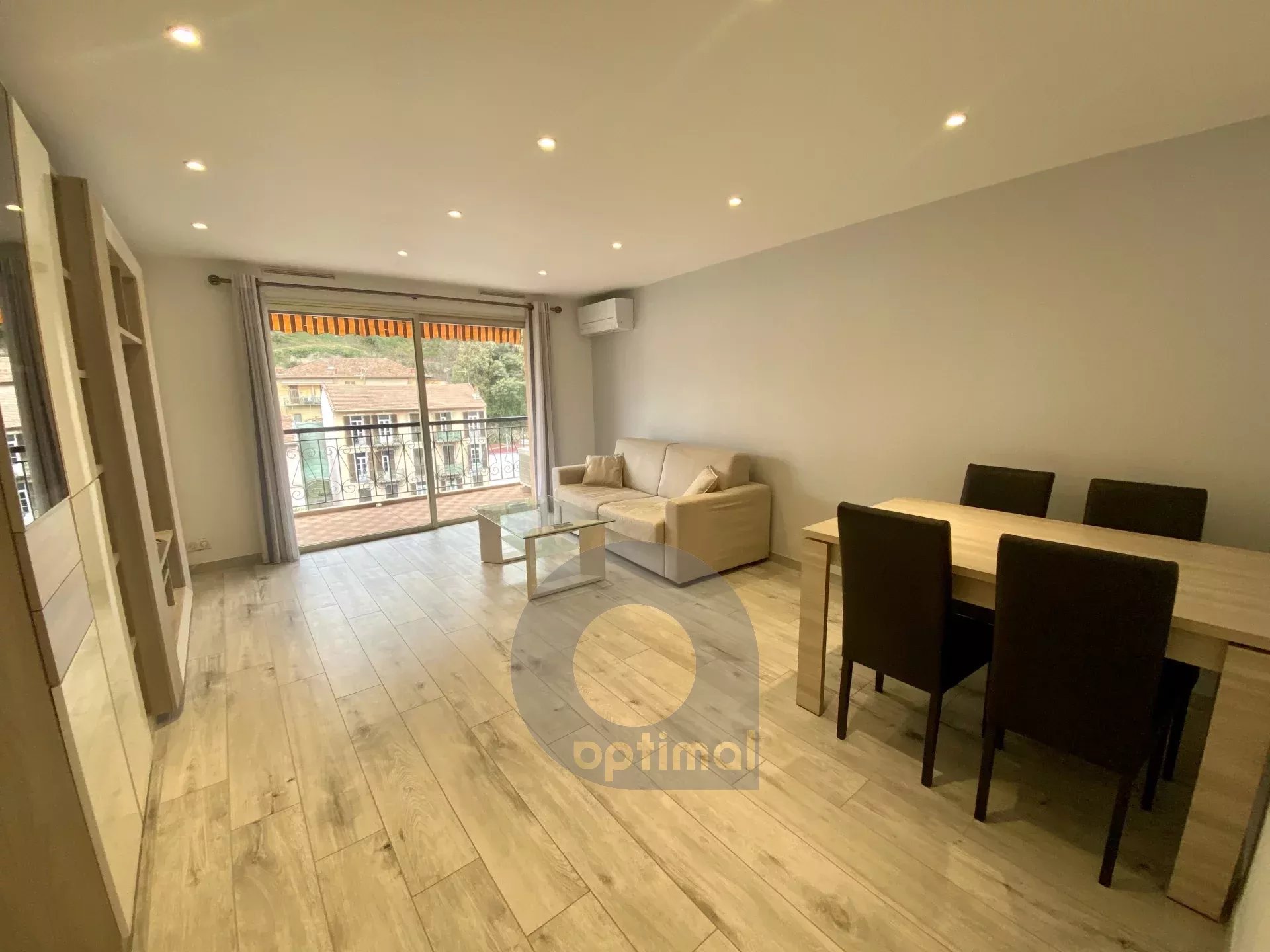 Location meublée à Menton - 2 pièces traversant avec terrasses et garage