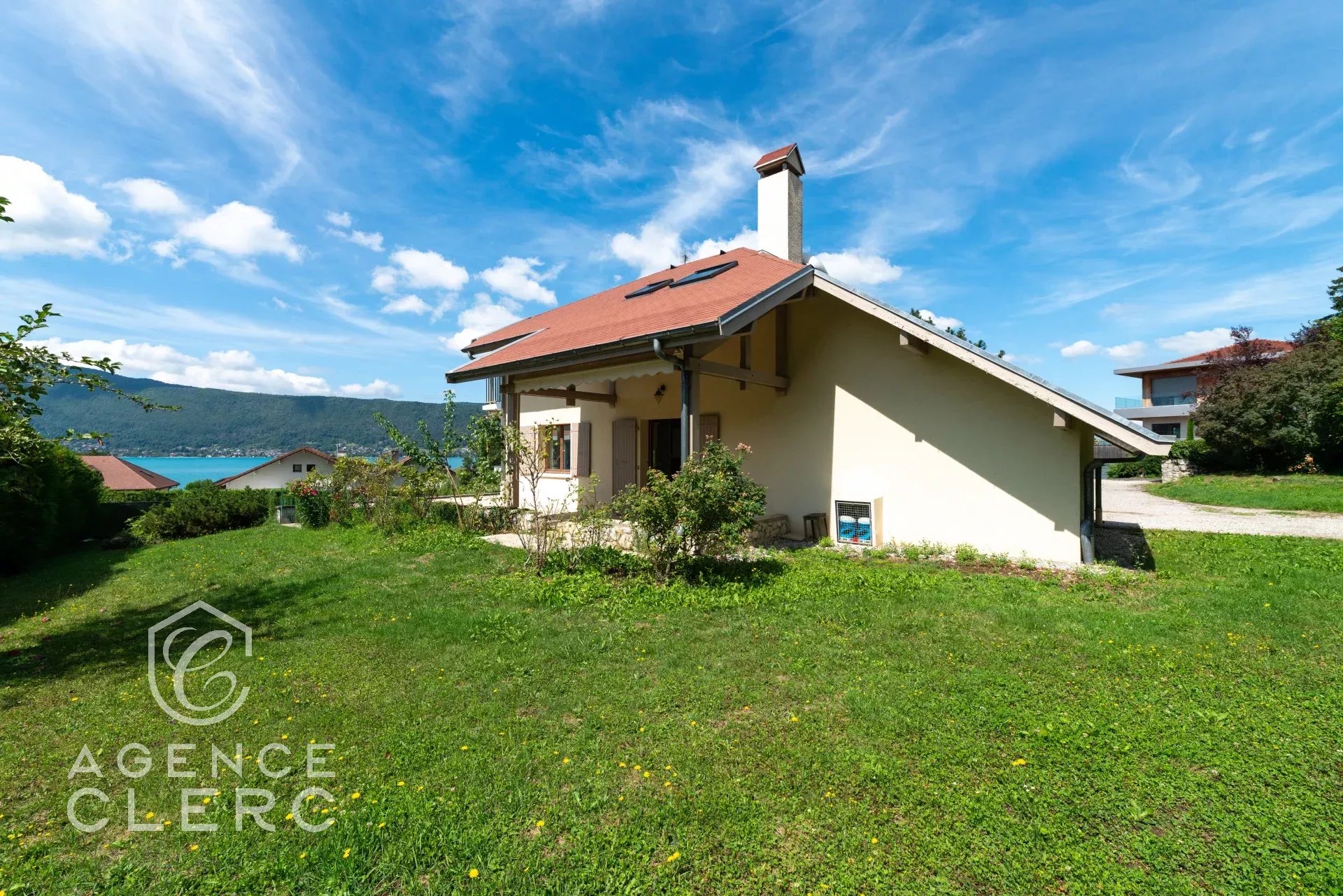 4 Bedroom Villa/Townhouse's Image 3