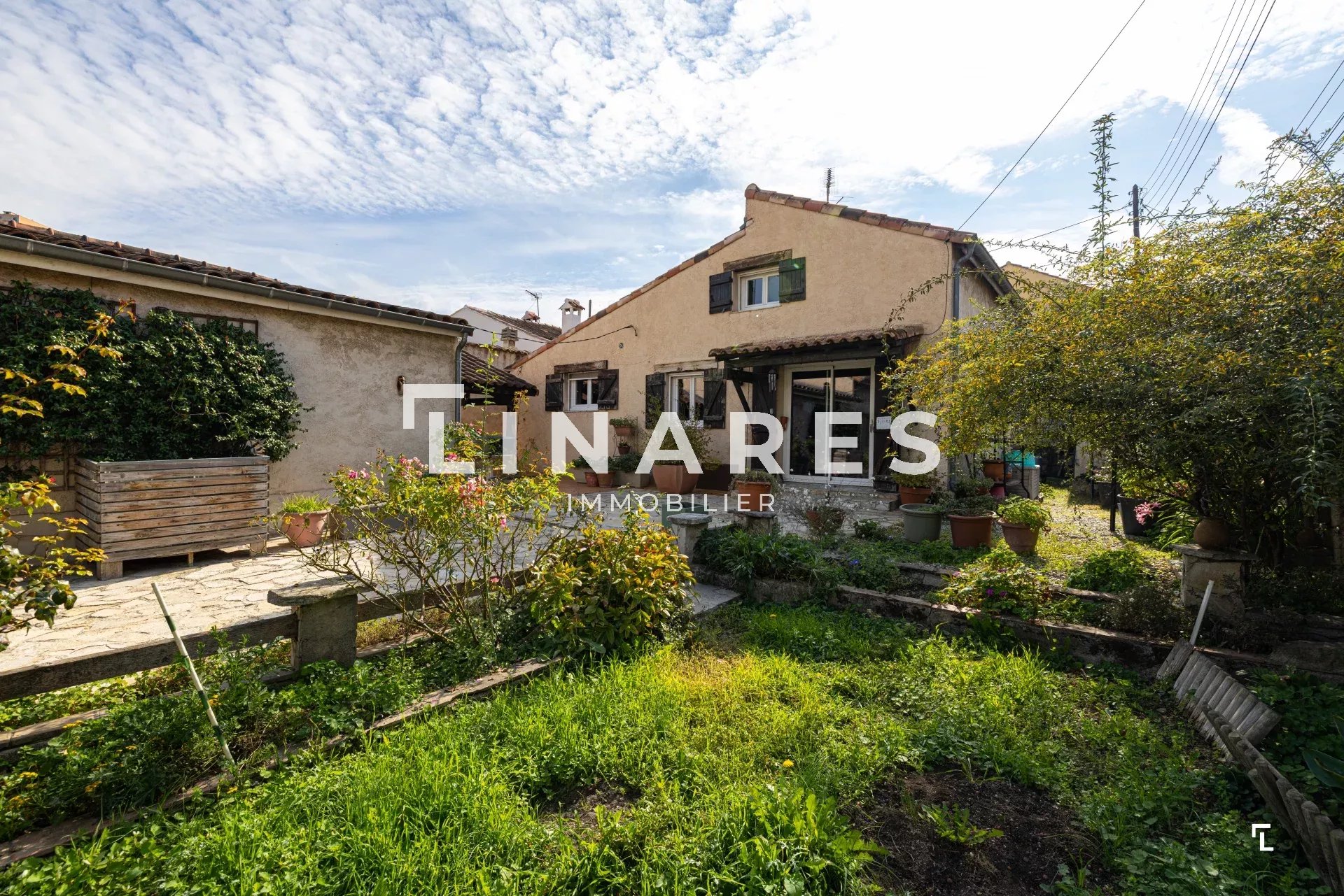 EN FAMILLE - Deux Maisons T2 et T4 - Terrain 466m2 - Atelier - Parkings - 13013 LES OLIVES