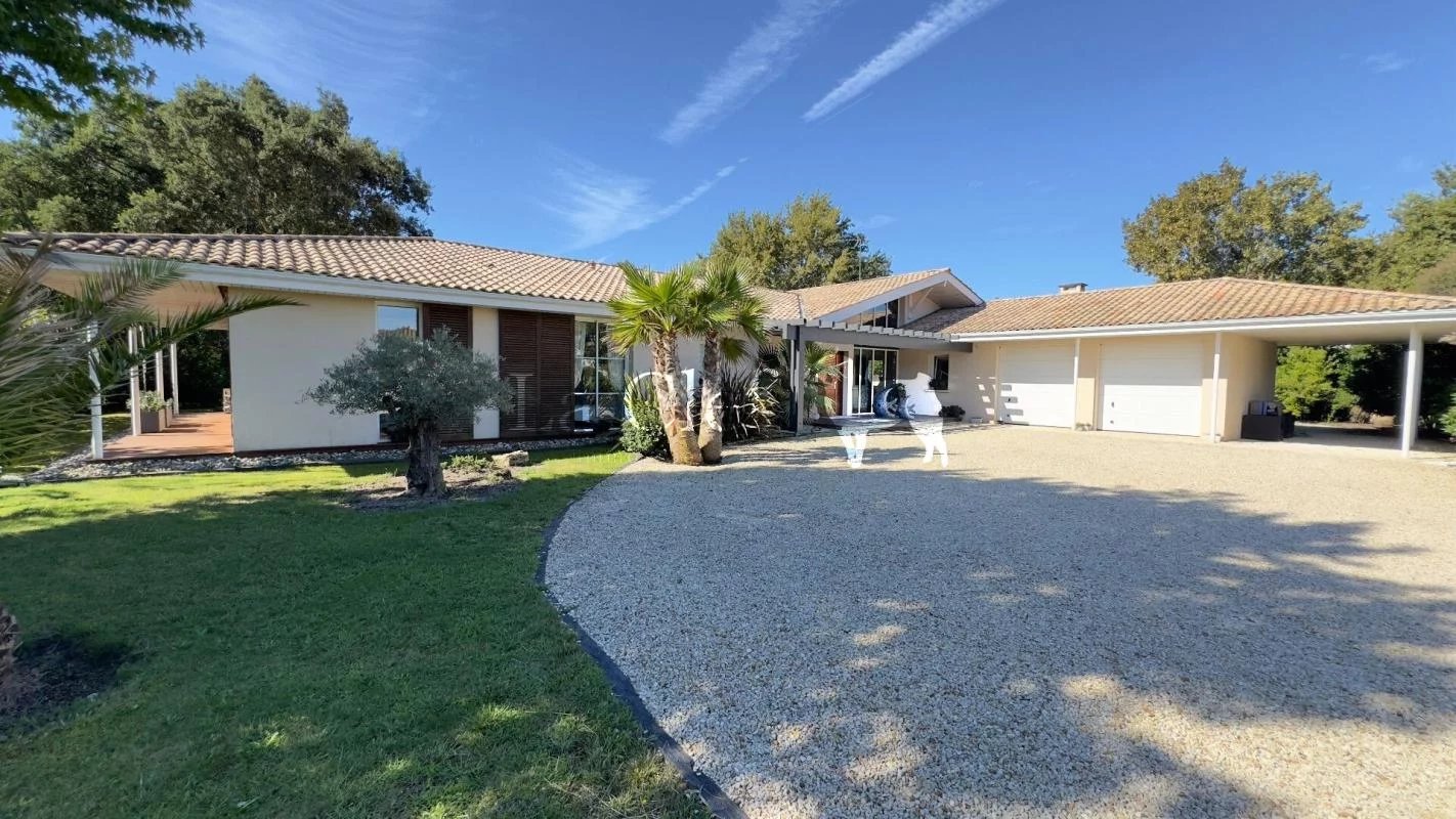 BISCAROSSE VILLA 330m² TERRAIN 2700m² PISCINE, GARAGE DOUBLE, CALME