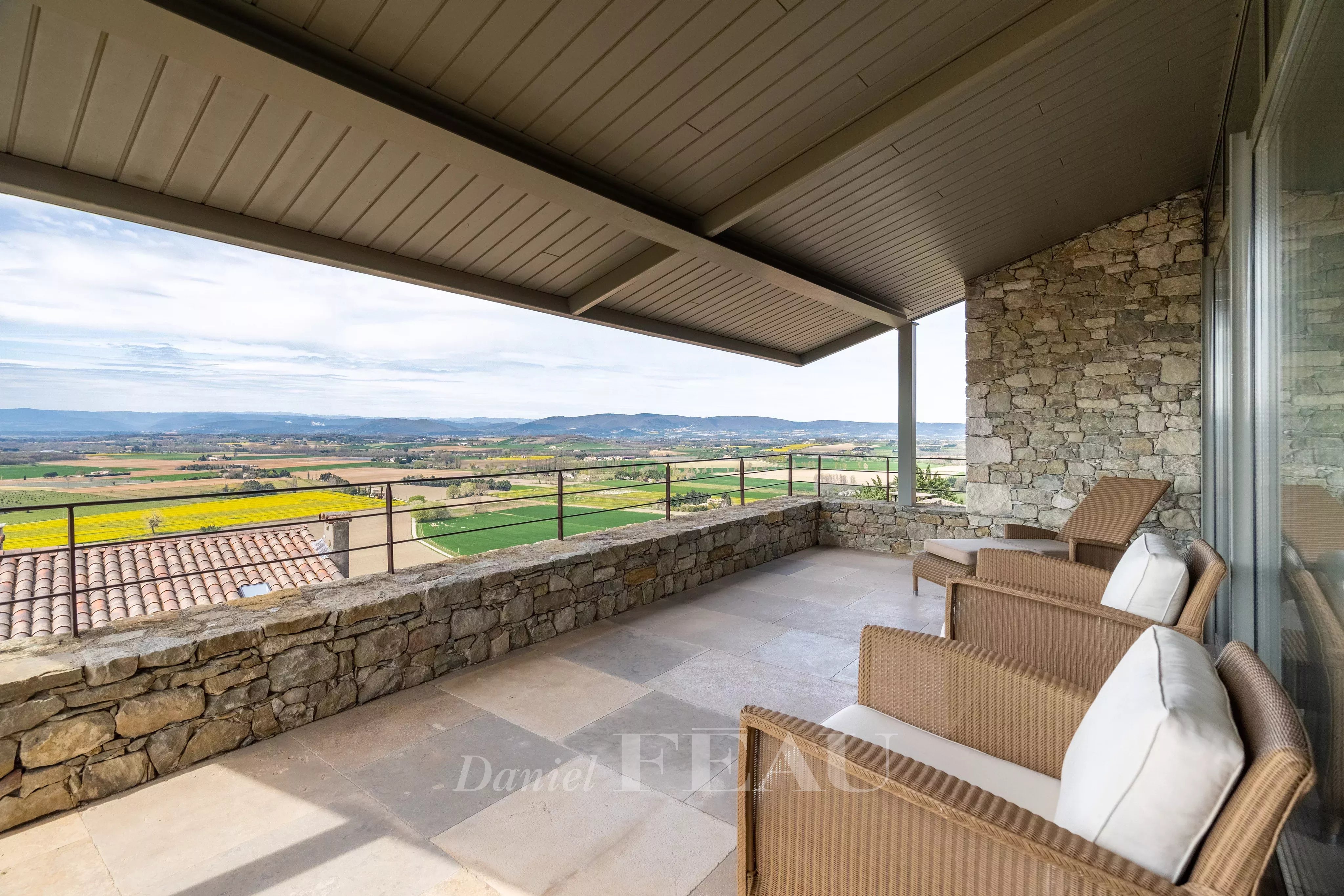 Drôme Provencale – An atypical village property