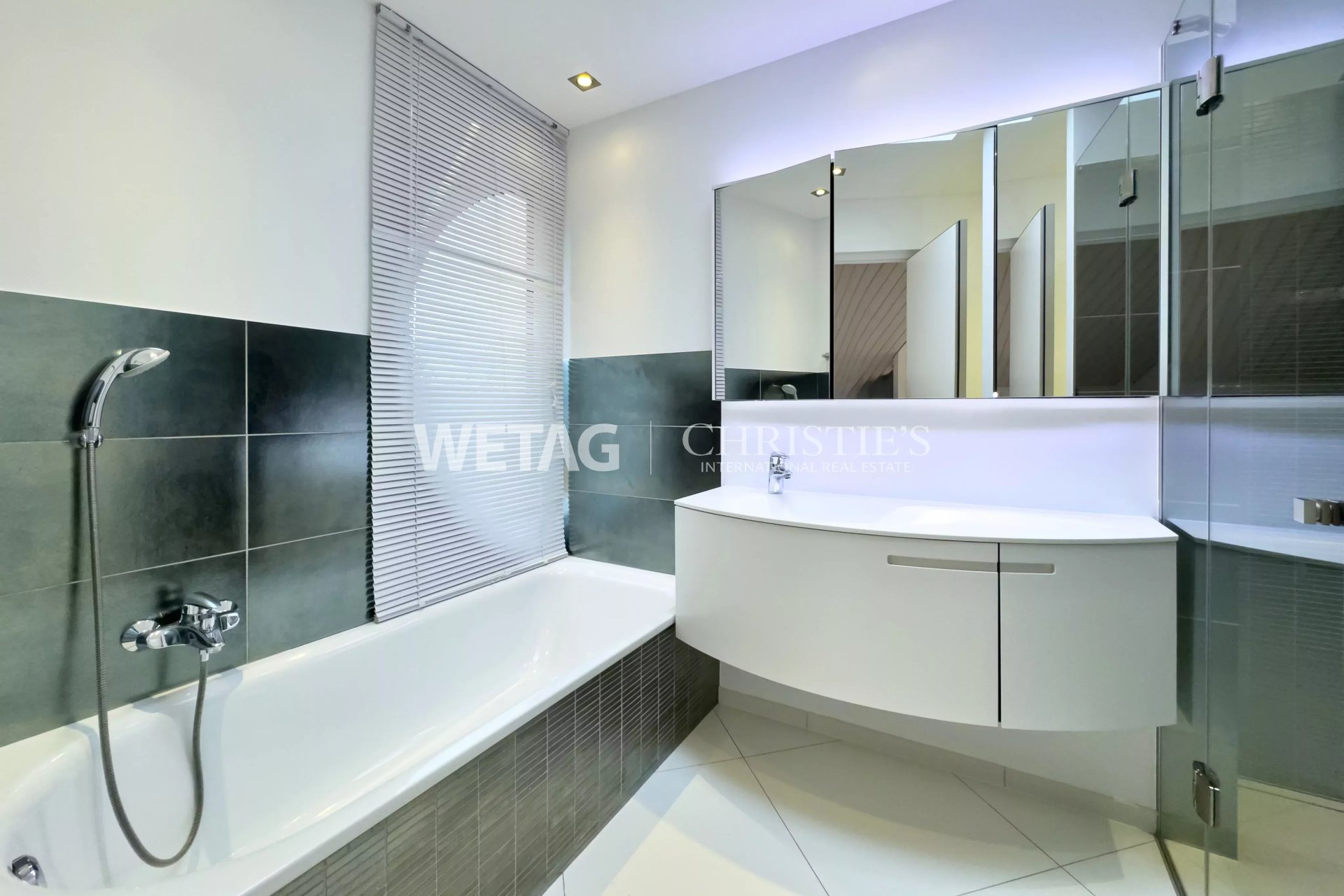 4 Bedroom Apartment/Flat's Image 3