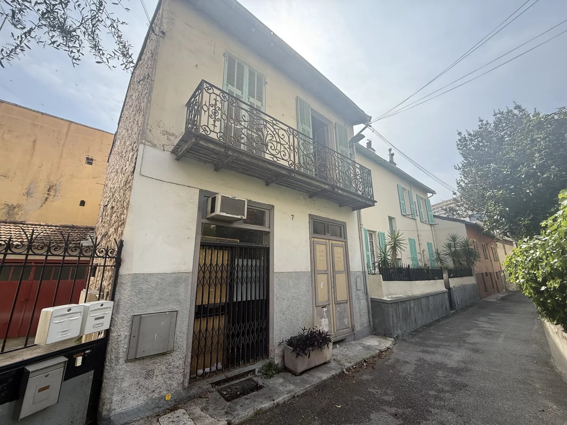 Sale Townhouse - Nice Fleurs