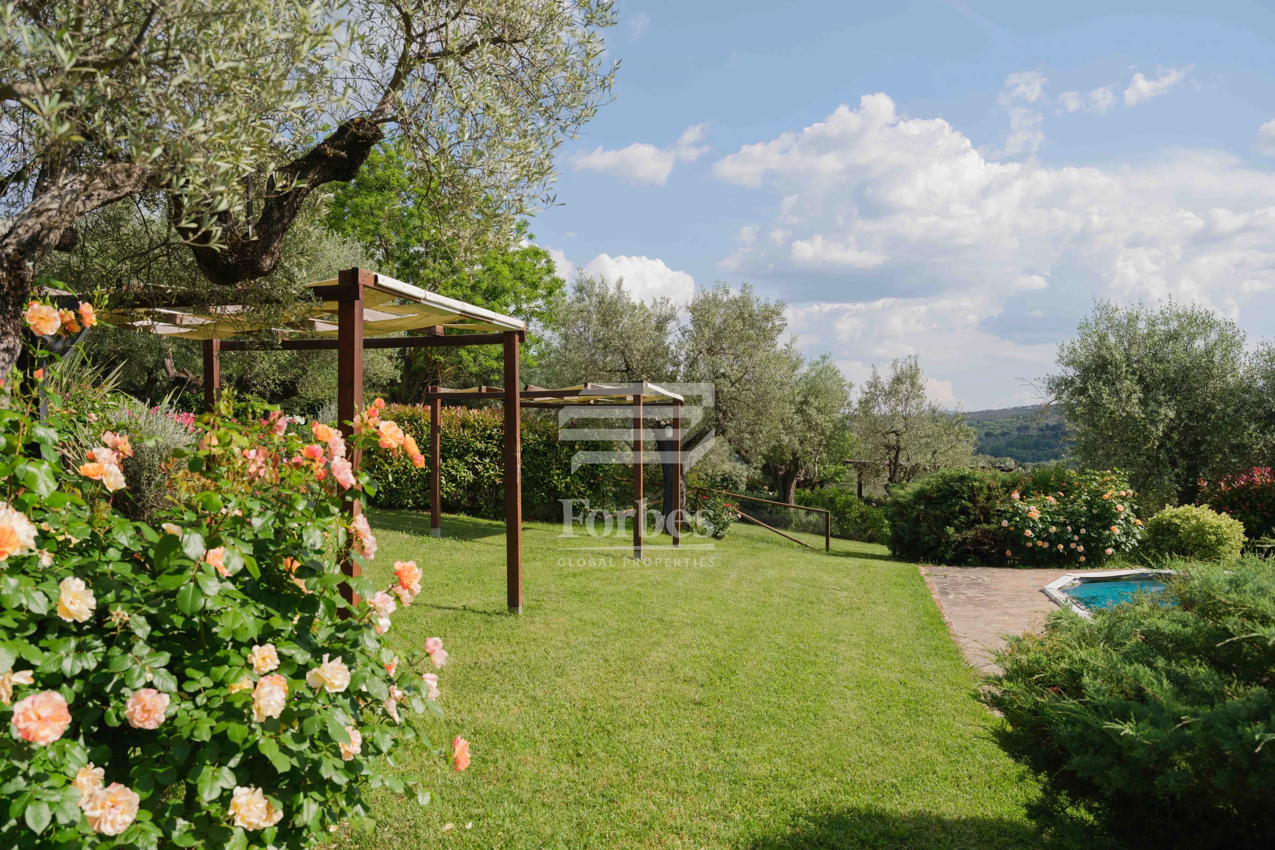 Farmhouse for sale in Tuscany, just minutes from Florence