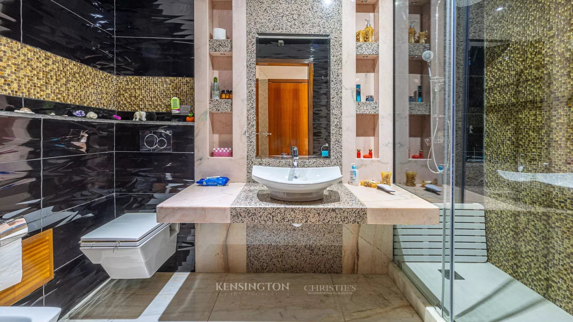 9 Bedroom Villa/Townhouse's Image 37