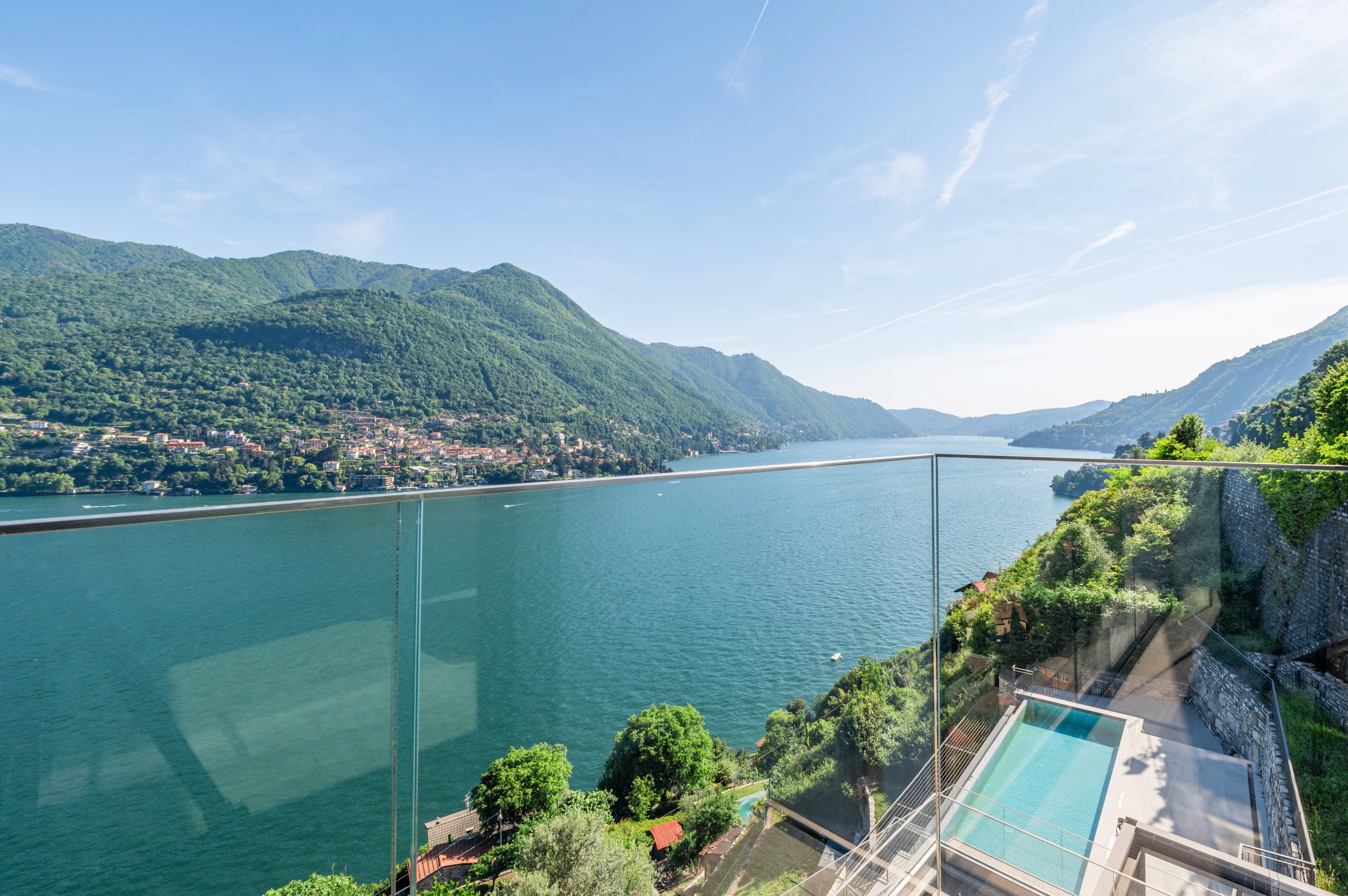 EXCLUSIVE MODERN APARTMENT IN LAKE COMO, MOLTRASIO - CARATE URIO AREA