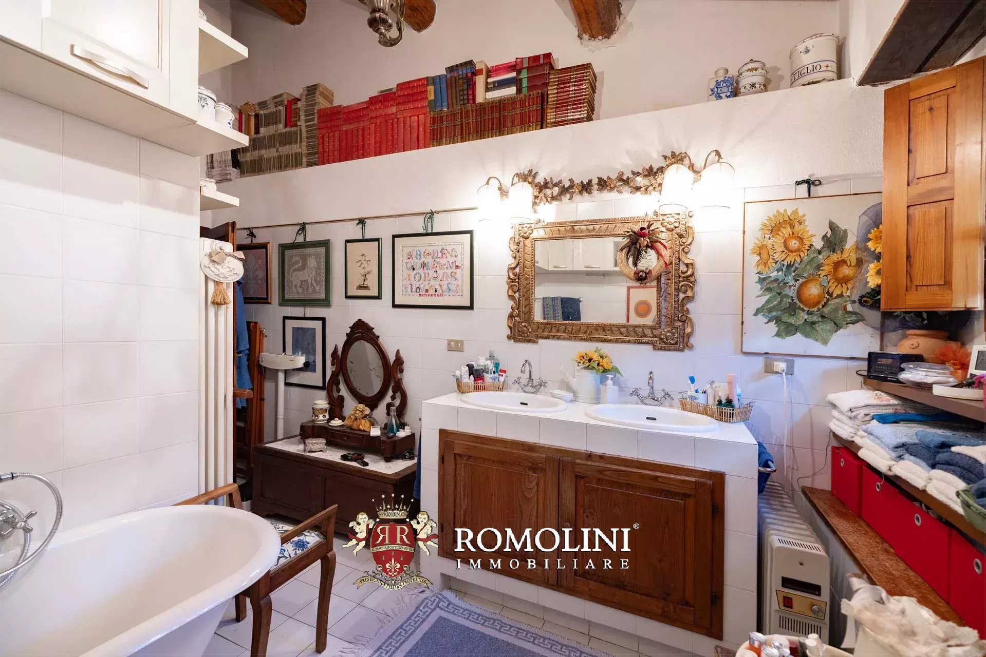 8 Bedroom Villa/Townhouse's Image 43