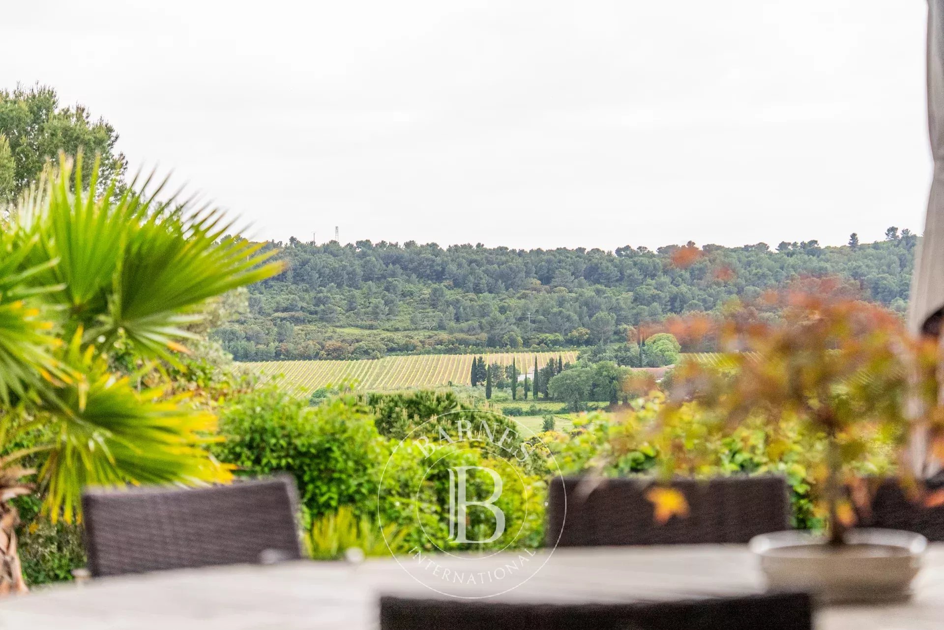 UNDER SALE OFFER - ÉGUILLES – SINGLE-STOREY VILLA – 205 SQM – INDEPENDENT ONE-BEDROOM APARTMENT – POOL – PANORAMIC VIEW – ABSOLUTE TRANQUILITY - picture 9