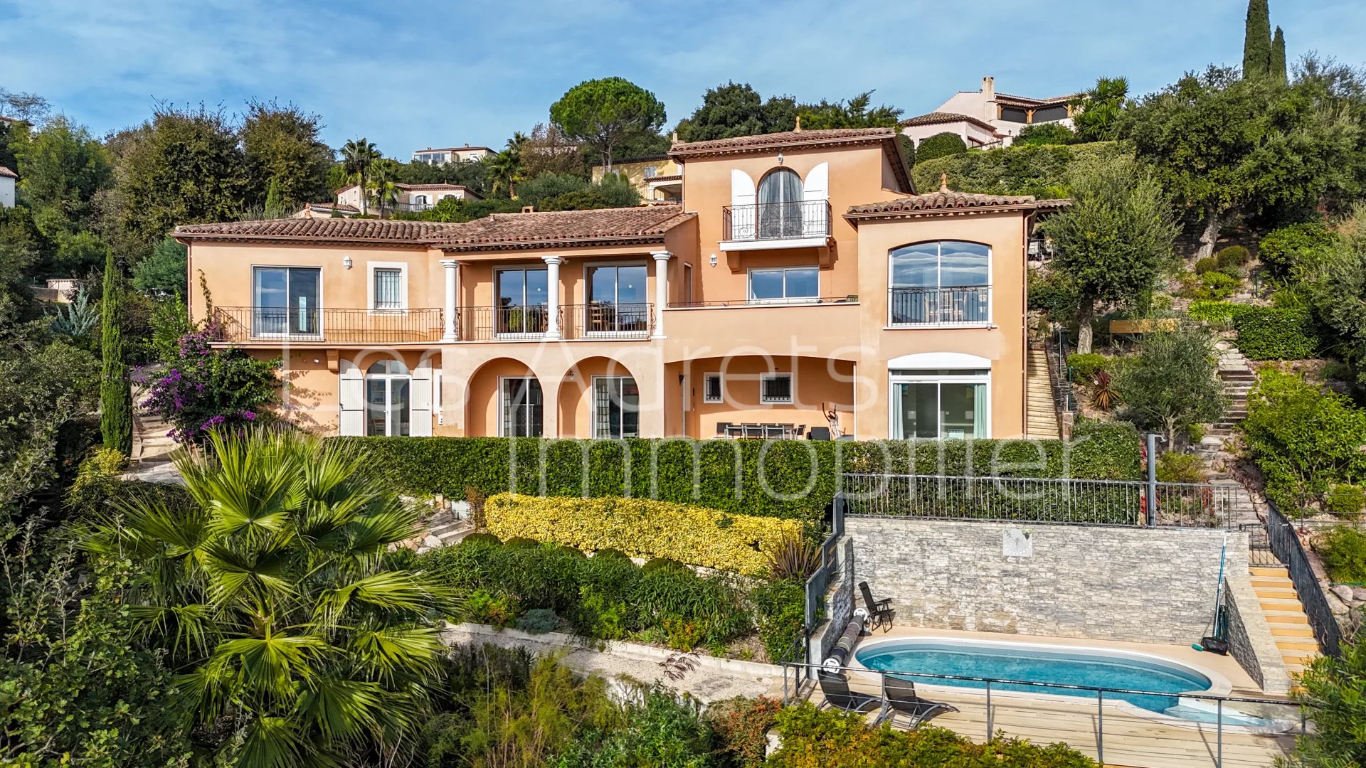 Villa avec Vue Mer Panoramique et Grands Espaces de Vie