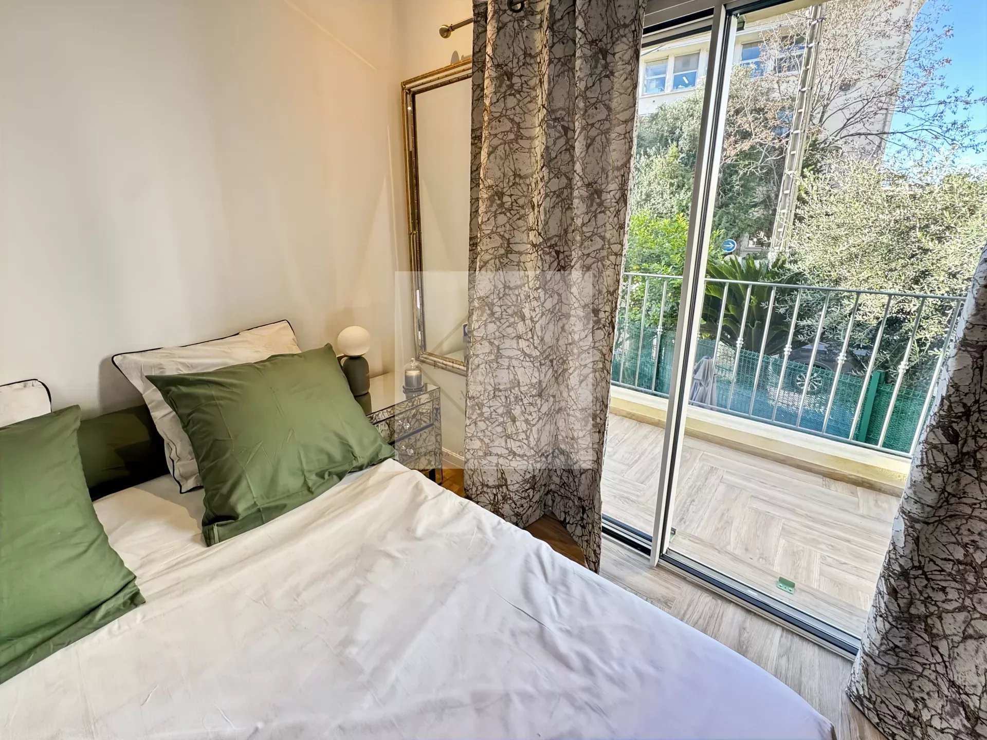 For  RENT : Charming Townhouse in the Heart of Cannes! — фото 17