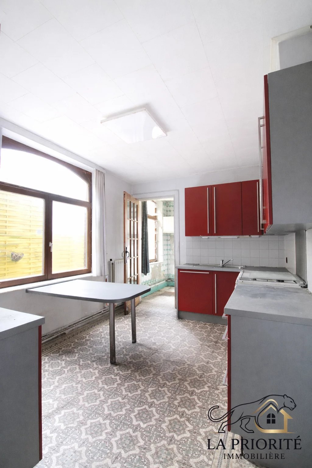 Maison de commerce à rénover – Fort potentiel – Centre de Gosselies