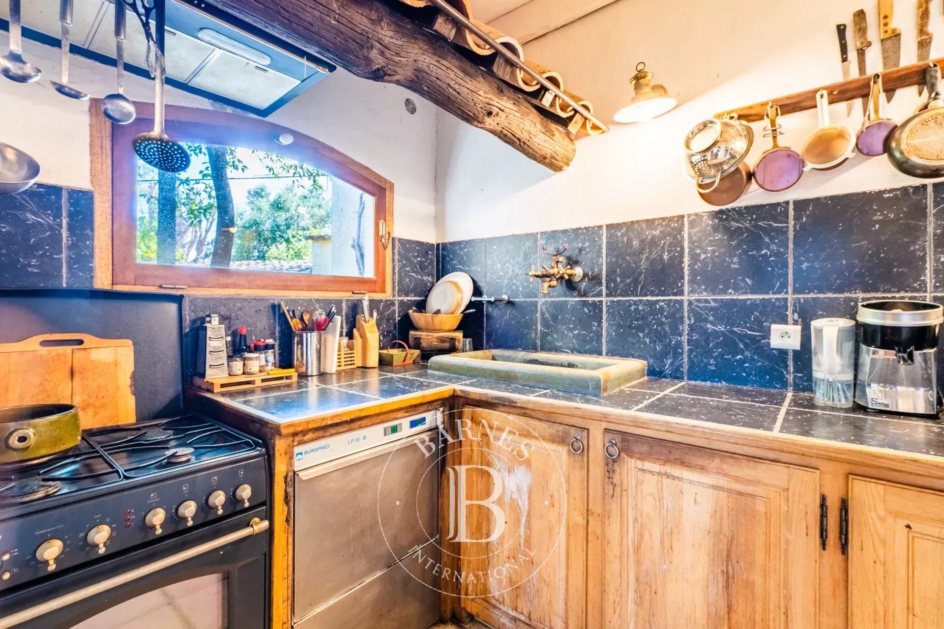Saint-Florent, exceptional estate, 8 rooms, walking distance to beach, swimming pool, panoramic sea view - picture 13 title=