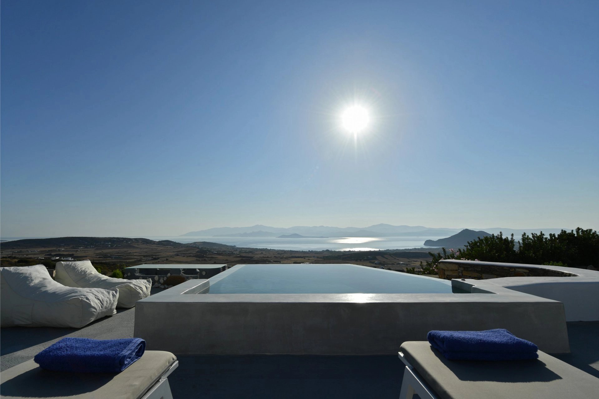 Agence immobilière de PARIS - LONDON - PAROS