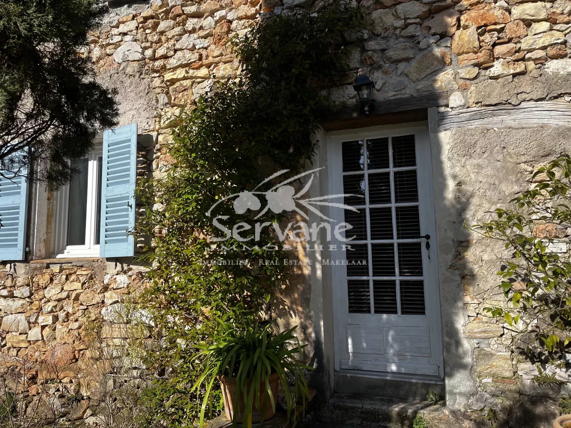 MAGNIFICENT T7 BASTIDE IN LORGUES STONE