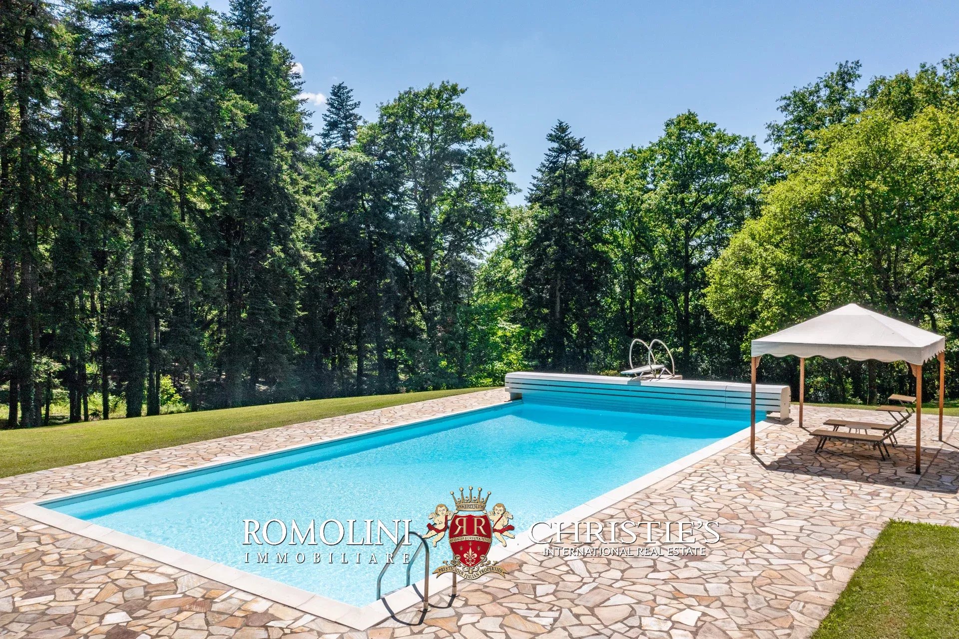 8 Bedroom Villa/Townhouse's Image 18