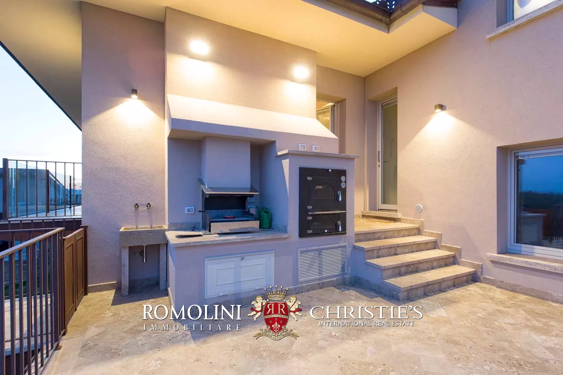 7 Bedroom Villa/Townhouse's Image 28