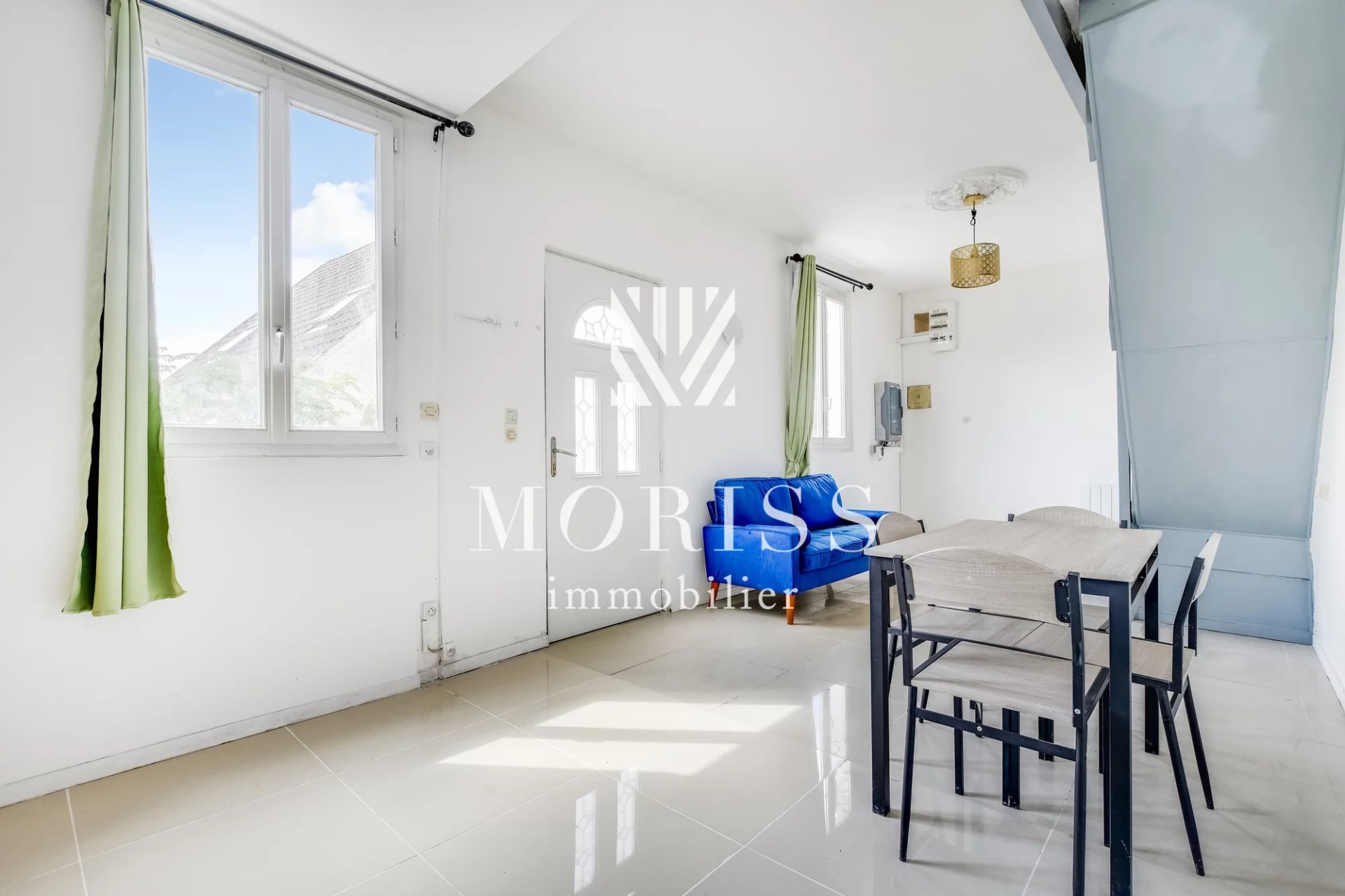 Saint Denis- Maison de 3 pièces + terrasse de 33,m² - Image Array
