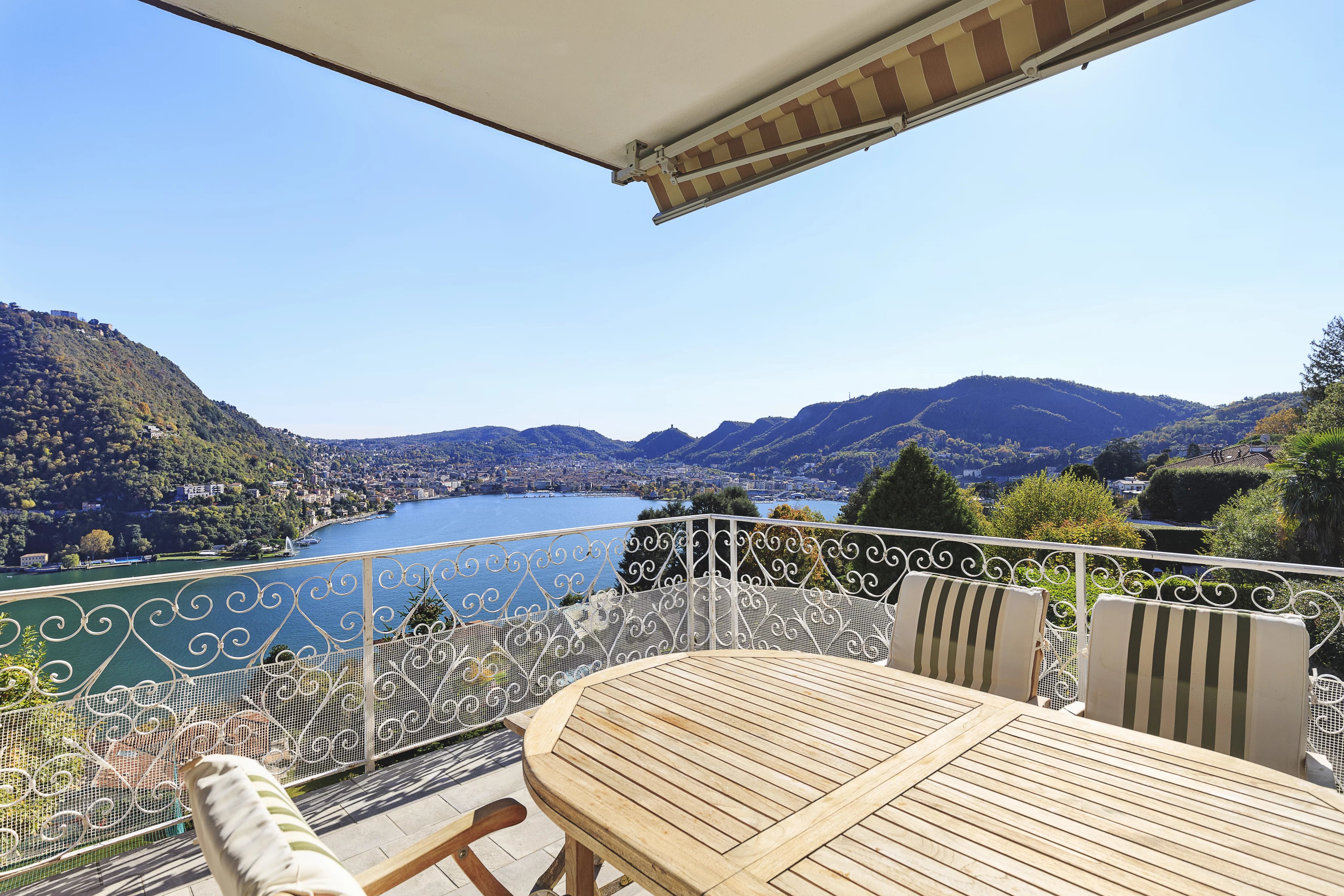 Multi-room apartment in prestigious building, with swimming pool, Lake Como - picture 6 title=