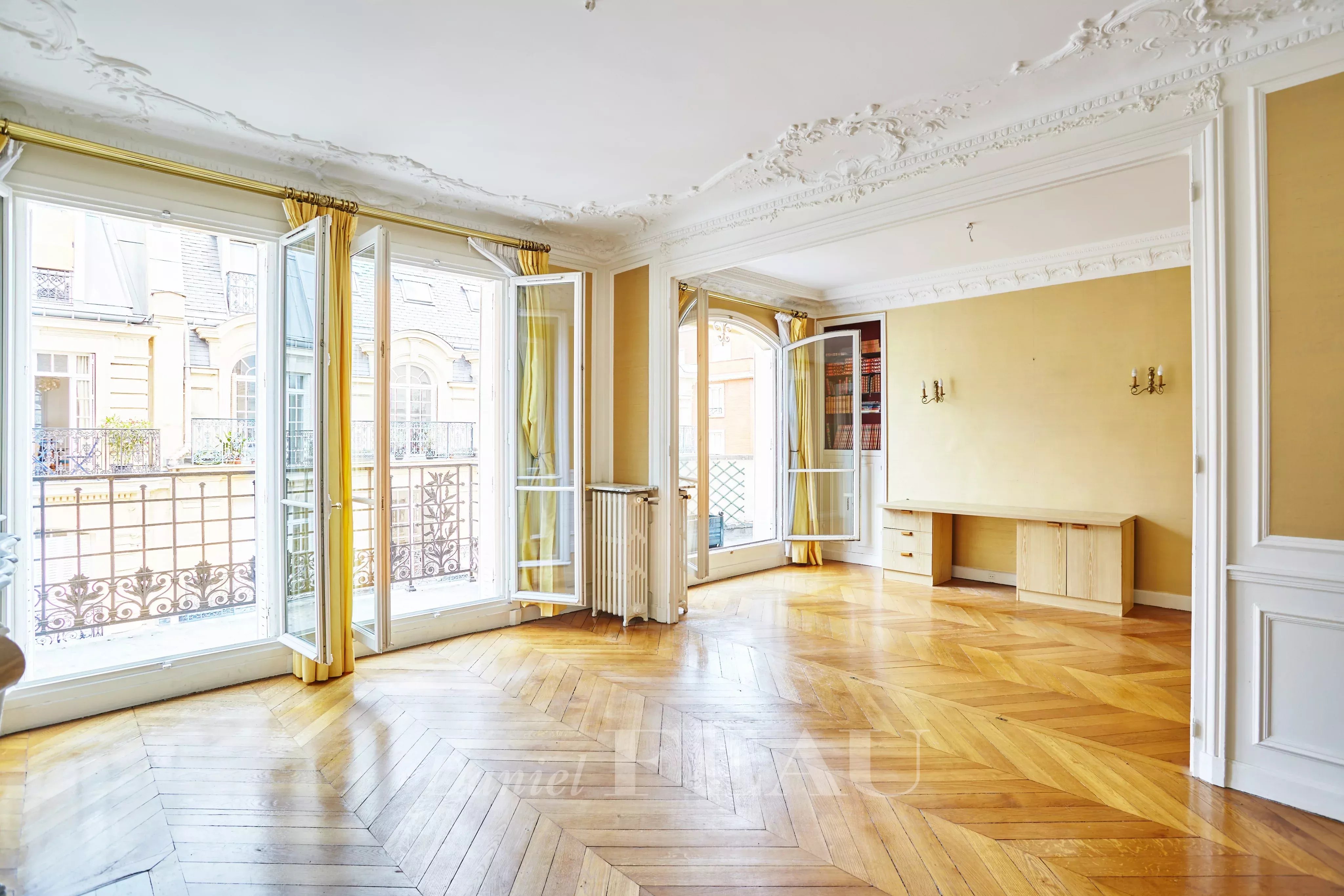 Sale Apartment Paris 17th