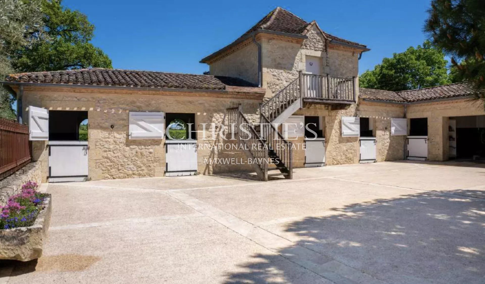 15 Bedroom Horse Property's Image 12