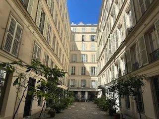 2 STUDETTES- LE PELETIER - 75009 PARIS - Image 1